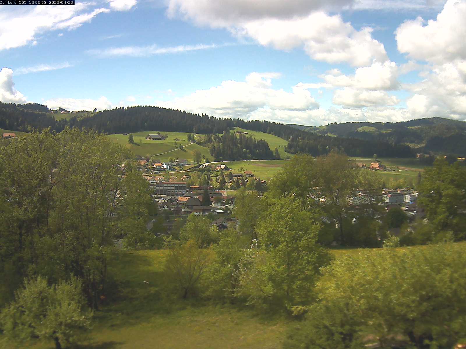 Webcam-Bild: Aussicht vom Dorfberg in Langnau 20200429-120601