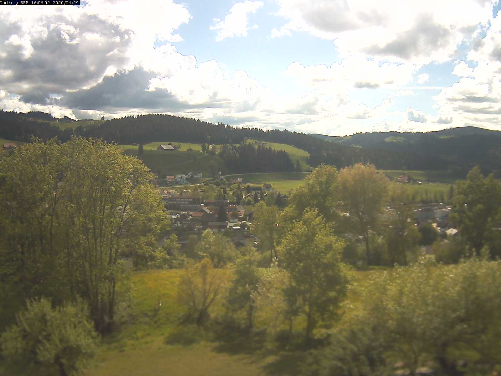 Webcam-Bild: Aussicht vom Dorfberg in Langnau 20200429-160601