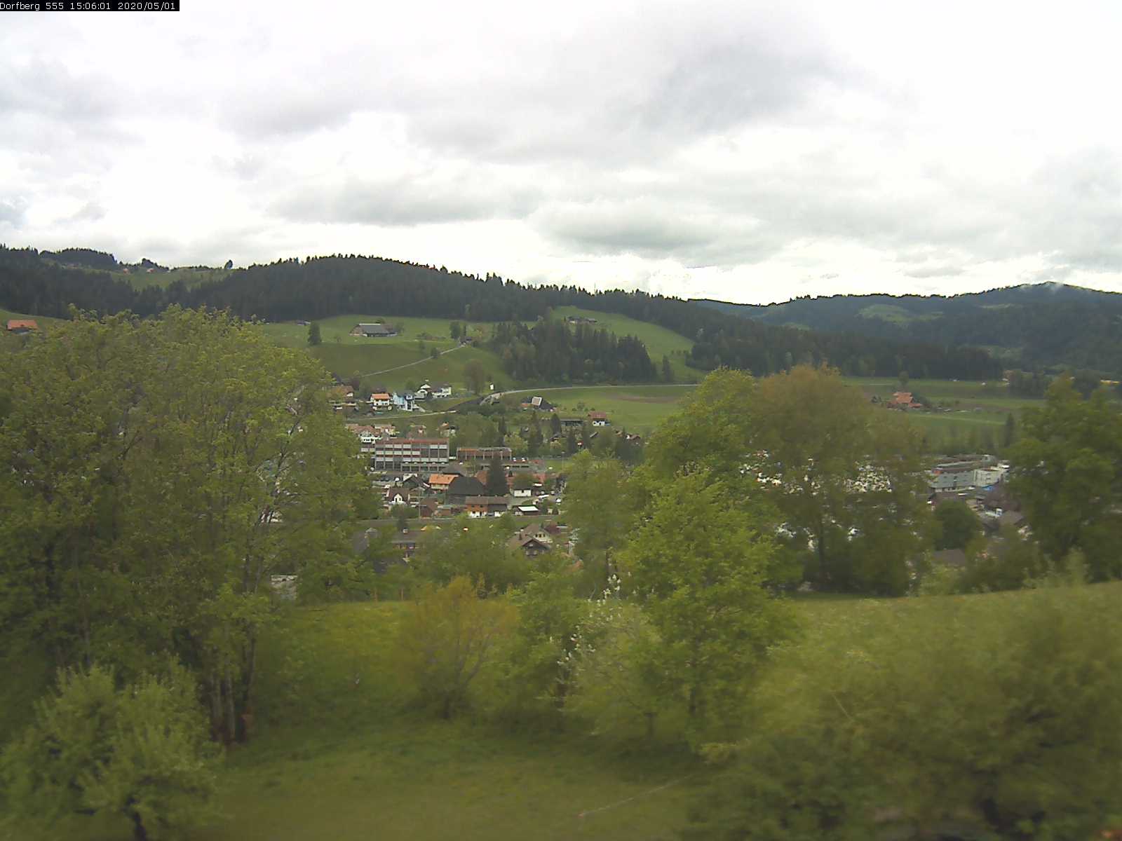 Webcam-Bild: Aussicht vom Dorfberg in Langnau 20200501-150601