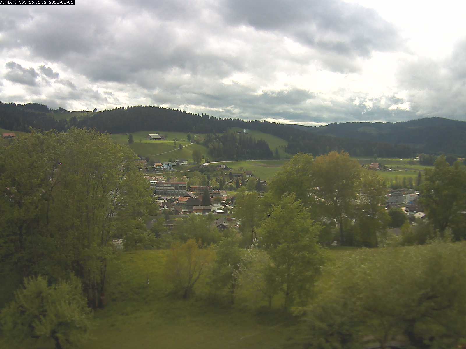 Webcam-Bild: Aussicht vom Dorfberg in Langnau 20200501-160601