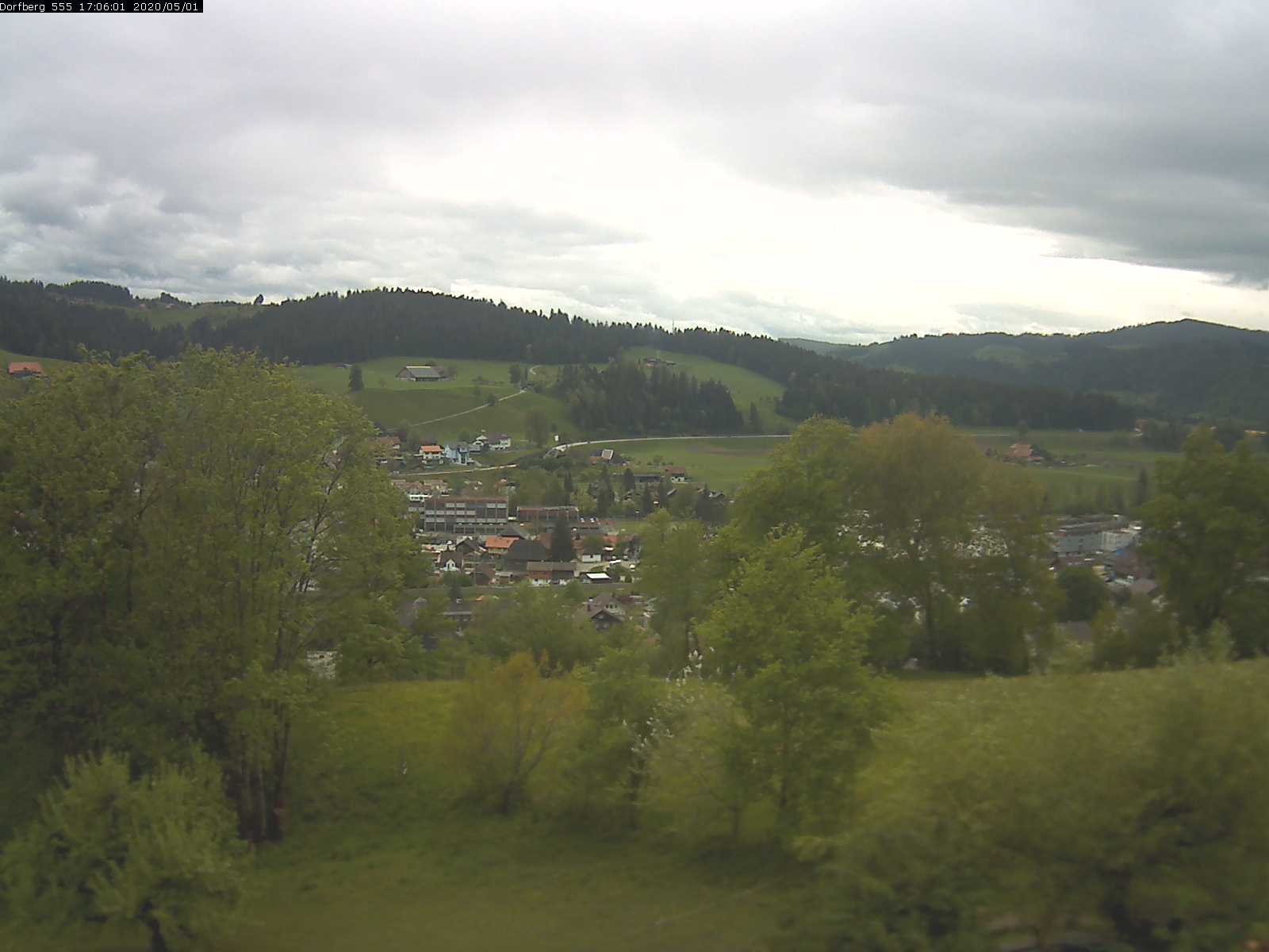 Webcam-Bild: Aussicht vom Dorfberg in Langnau 20200501-170601