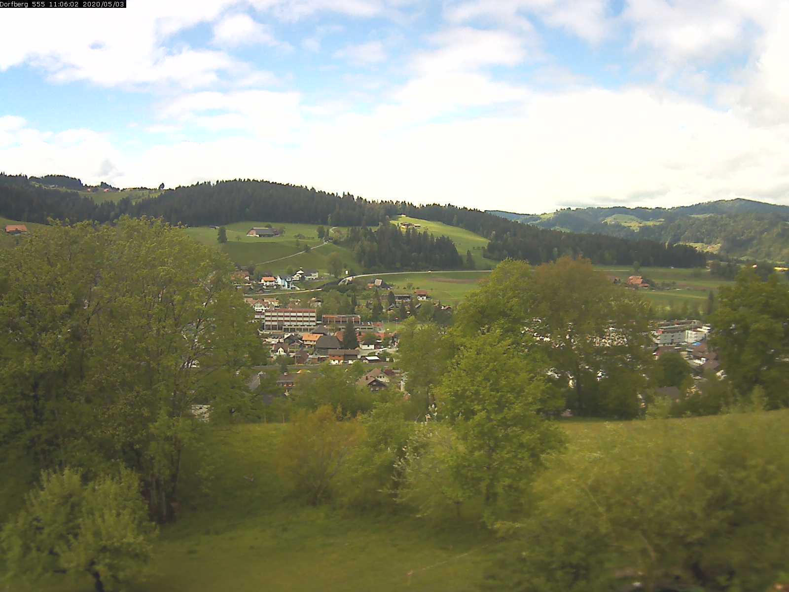 Webcam-Bild: Aussicht vom Dorfberg in Langnau 20200503-110601