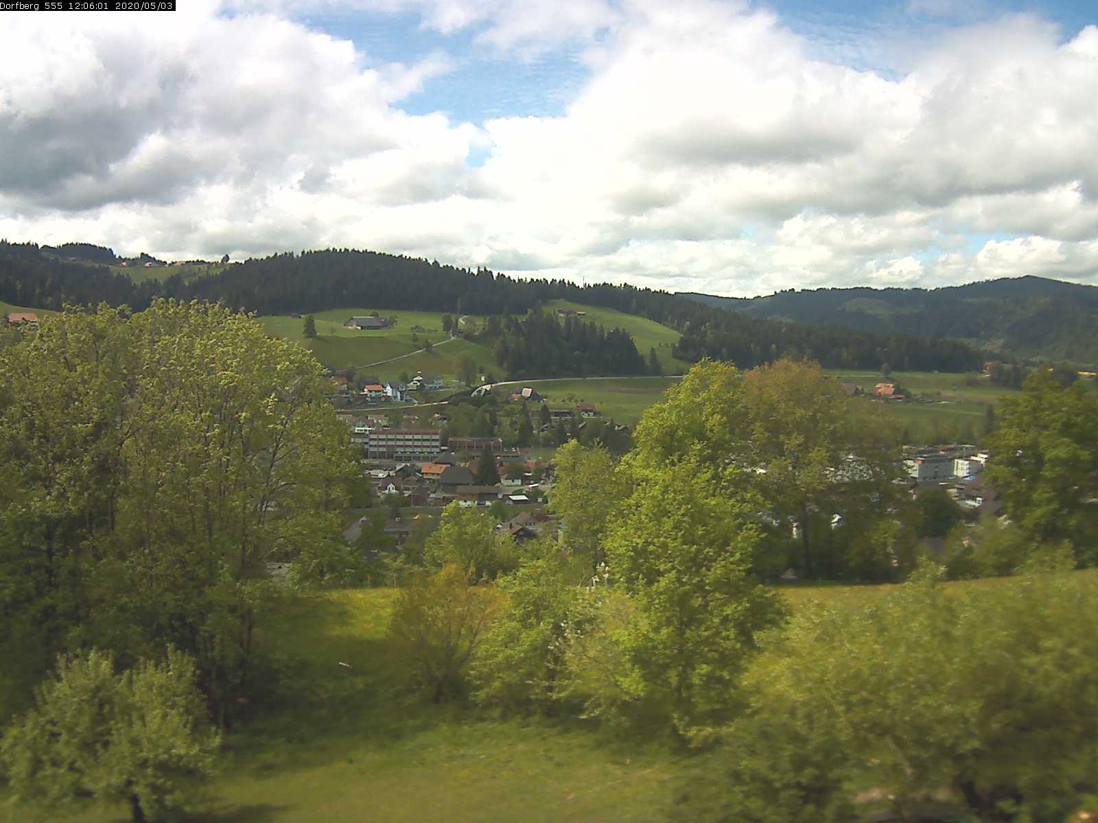 Webcam-Bild: Aussicht vom Dorfberg in Langnau 20200503-120601