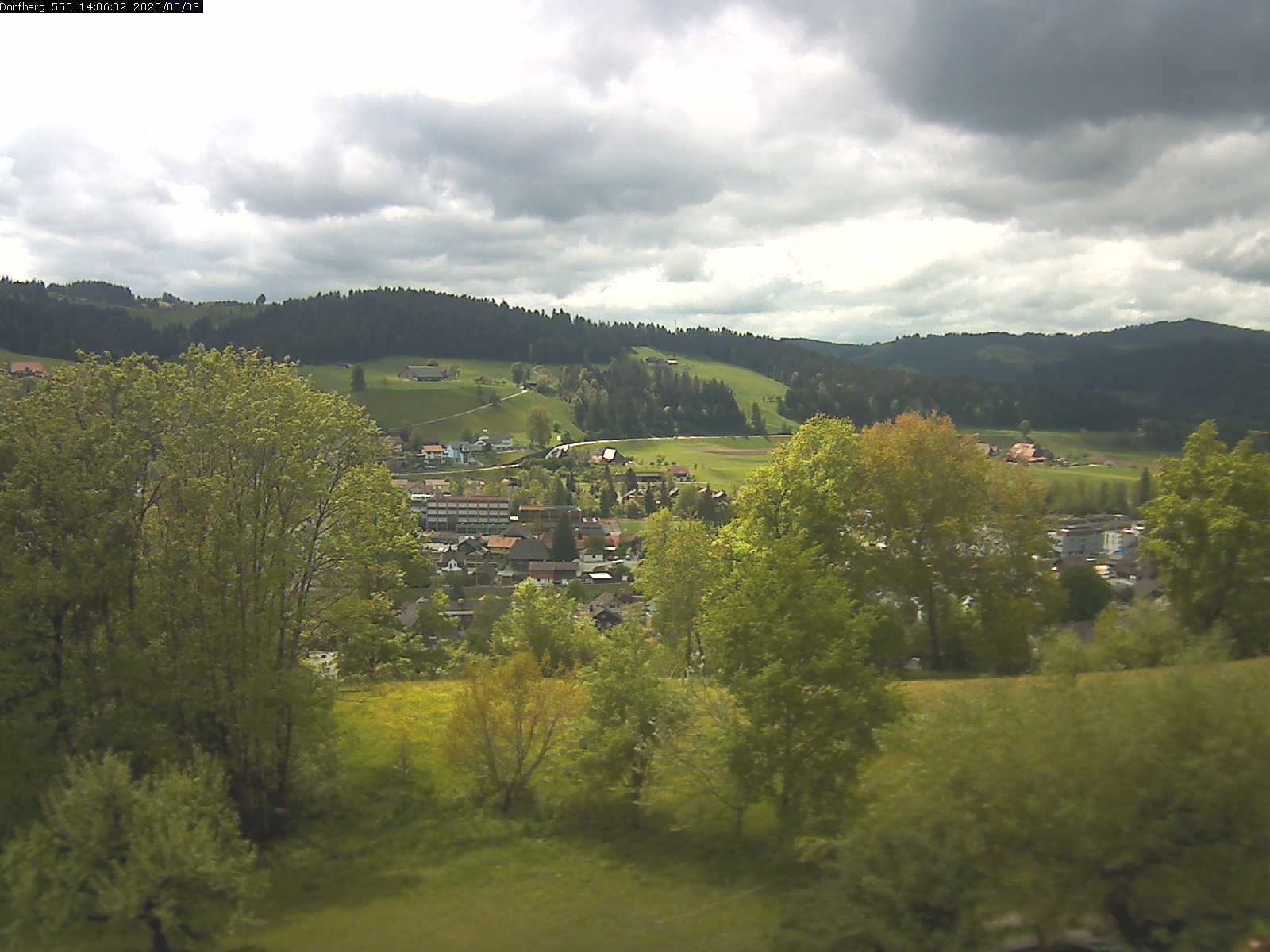 Webcam-Bild: Aussicht vom Dorfberg in Langnau 20200503-140601