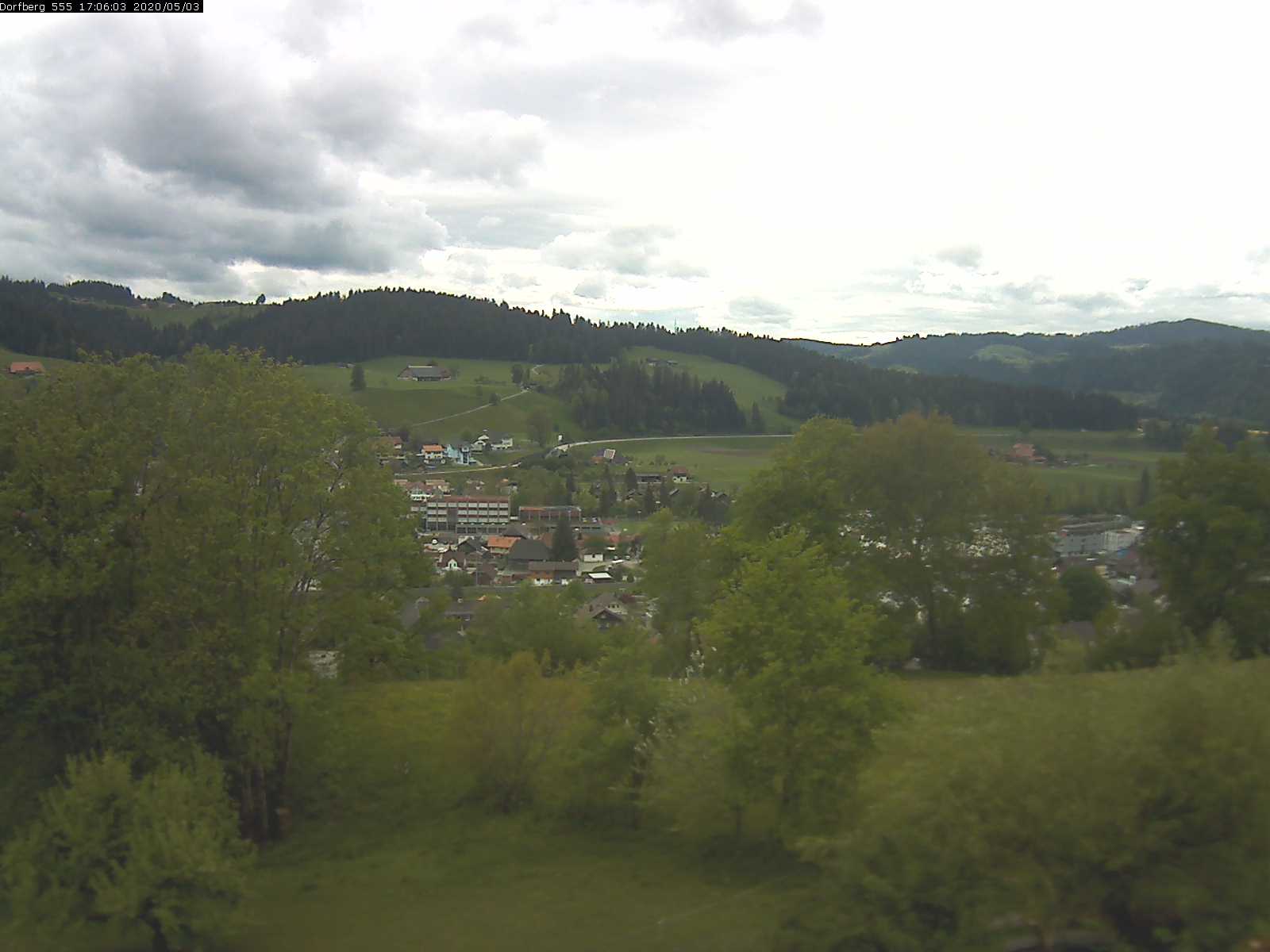 Webcam-Bild: Aussicht vom Dorfberg in Langnau 20200503-170601