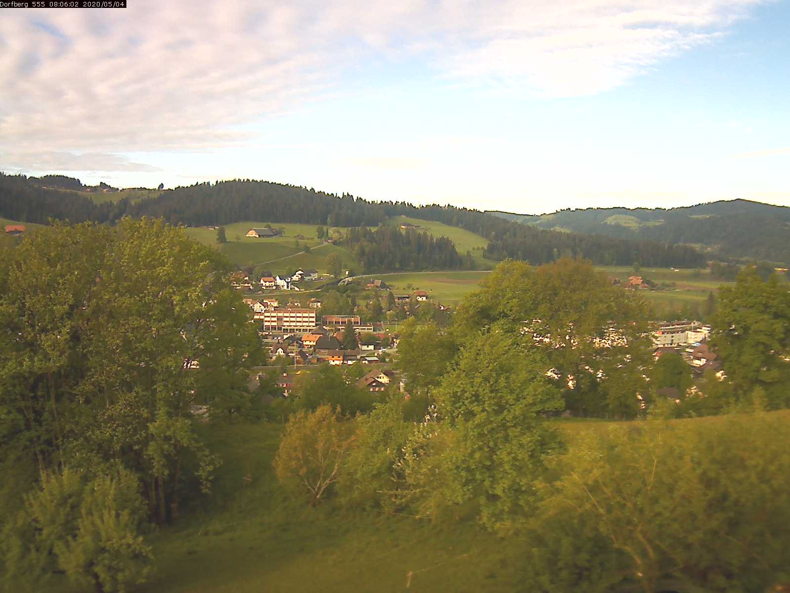 Webcam-Bild: Aussicht vom Dorfberg in Langnau 20200504-080601