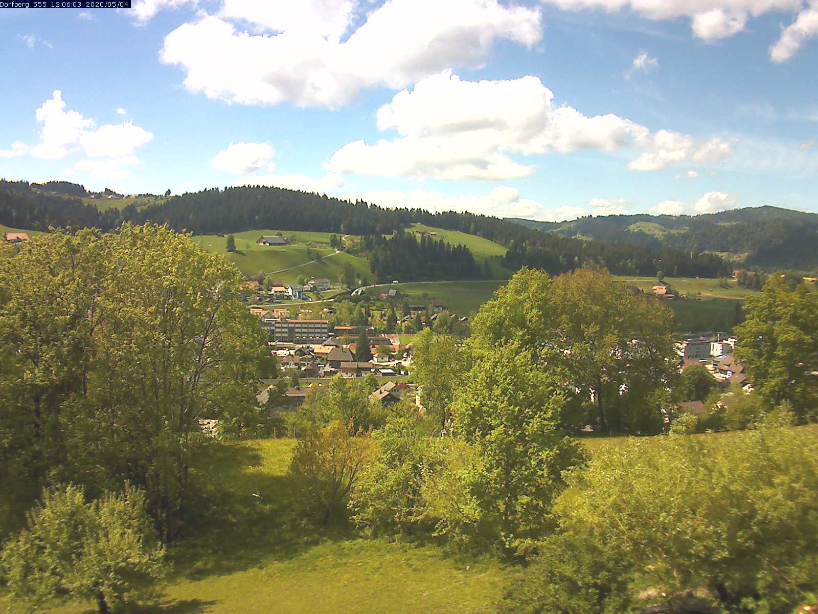 Webcam-Bild: Aussicht vom Dorfberg in Langnau 20200504-120601