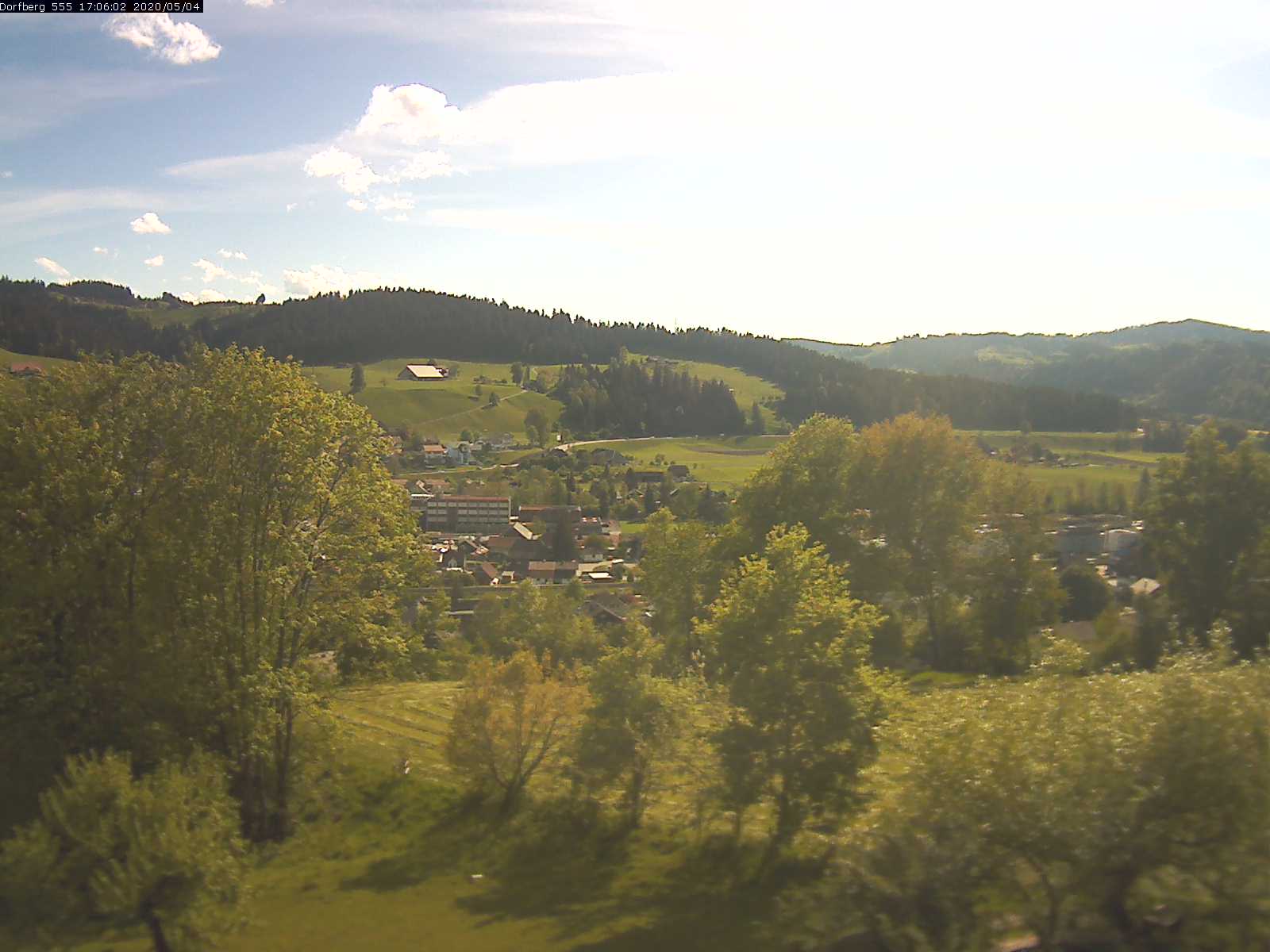Webcam-Bild: Aussicht vom Dorfberg in Langnau 20200504-170601