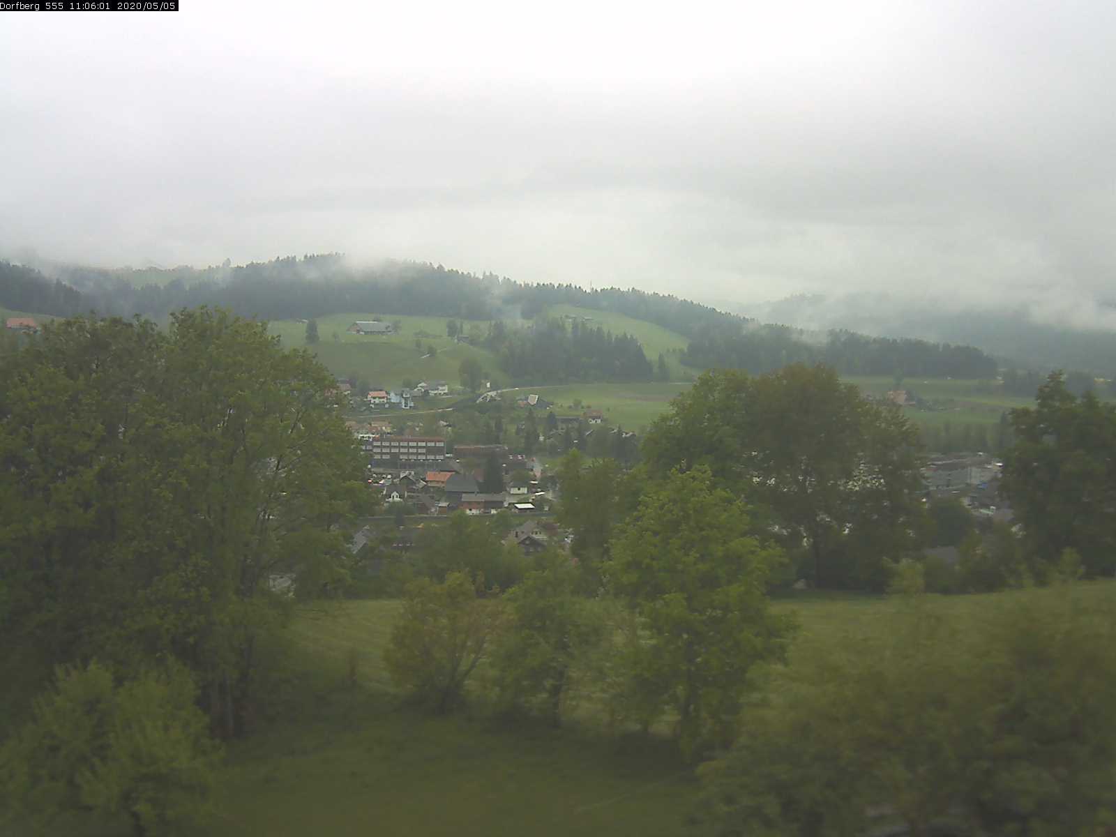 Webcam-Bild: Aussicht vom Dorfberg in Langnau 20200505-110601