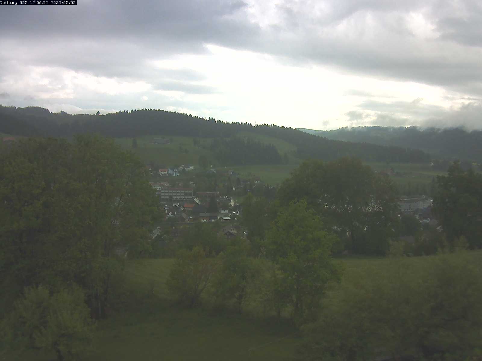Webcam-Bild: Aussicht vom Dorfberg in Langnau 20200505-170601