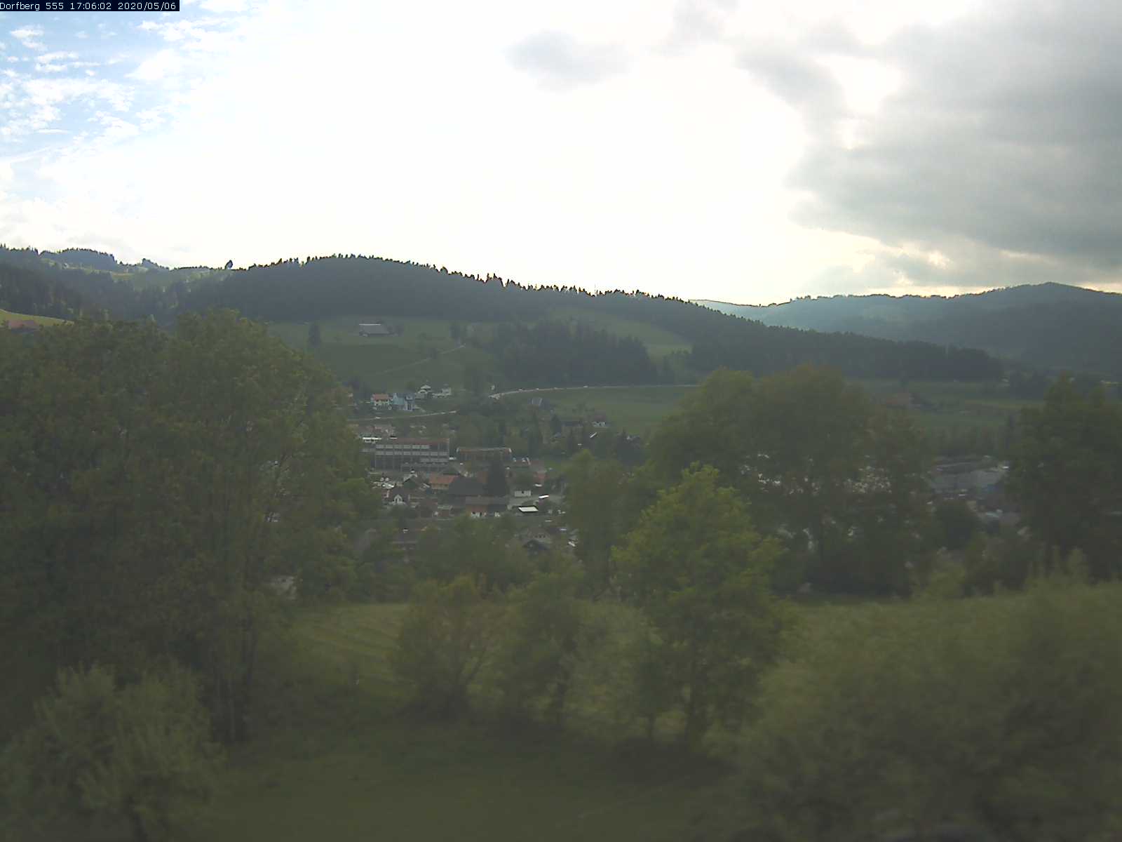 Webcam-Bild: Aussicht vom Dorfberg in Langnau 20200506-170601