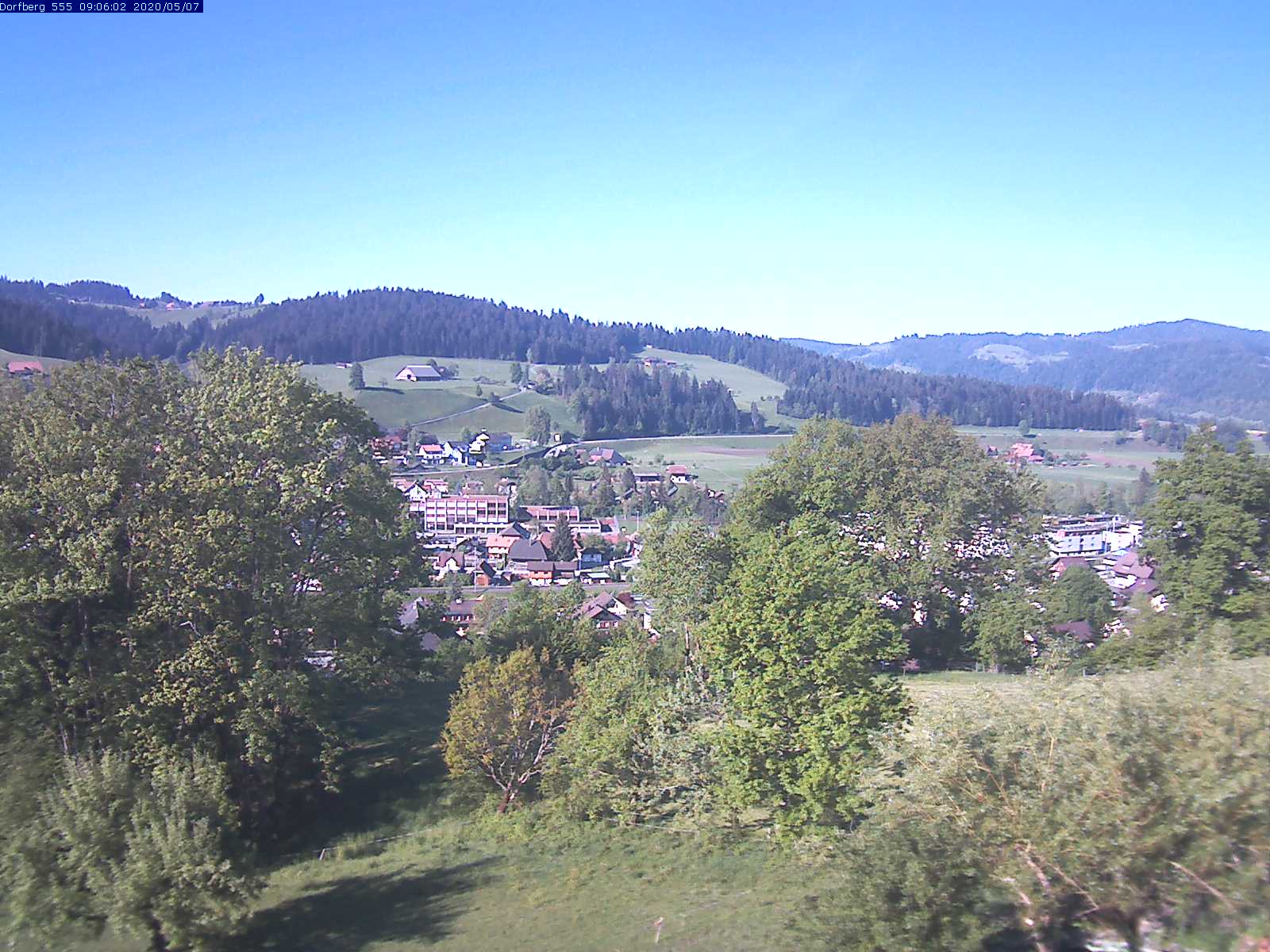 Webcam-Bild: Aussicht vom Dorfberg in Langnau 20200507-090601