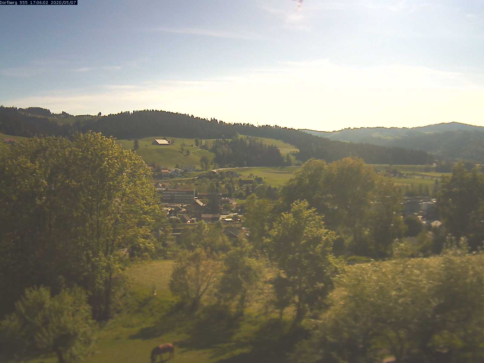 Webcam-Bild: Aussicht vom Dorfberg in Langnau 20200507-170601