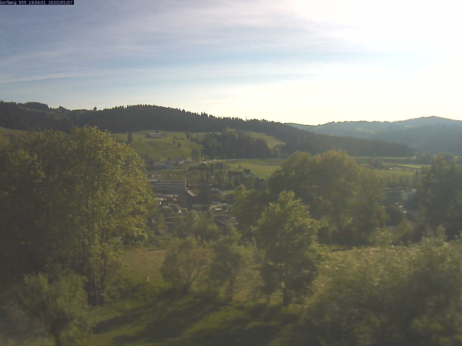 Webcam-Bild: Aussicht vom Dorfberg in Langnau 20200507-180601