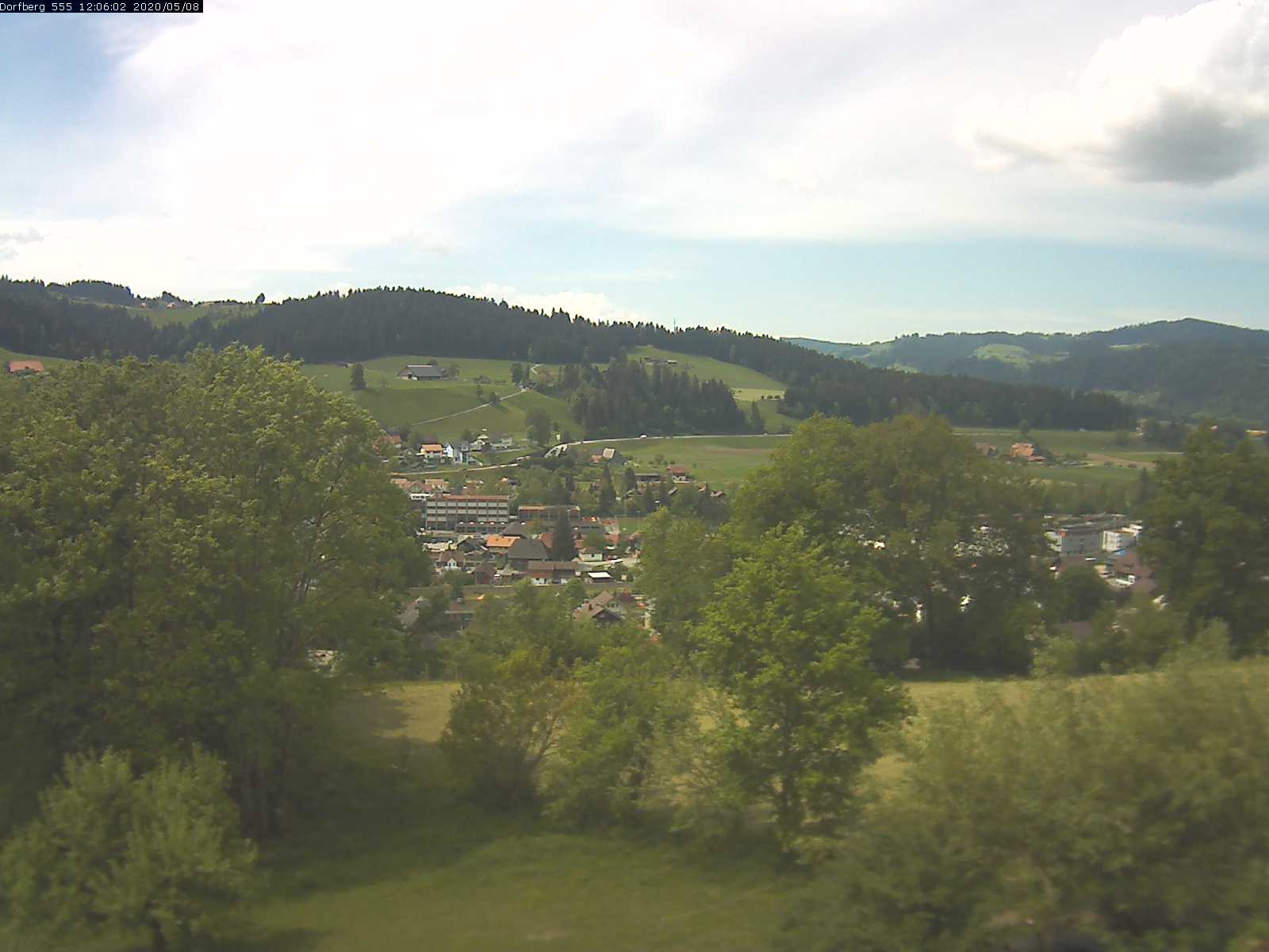 Webcam-Bild: Aussicht vom Dorfberg in Langnau 20200508-120601