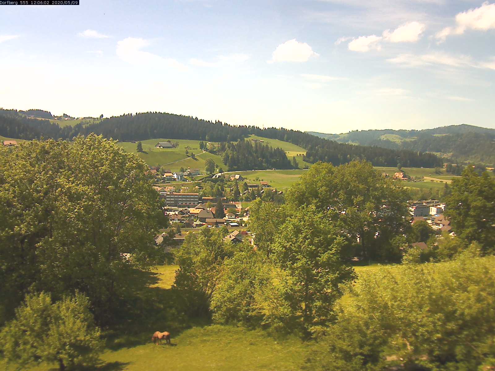 Webcam-Bild: Aussicht vom Dorfberg in Langnau 20200509-120601