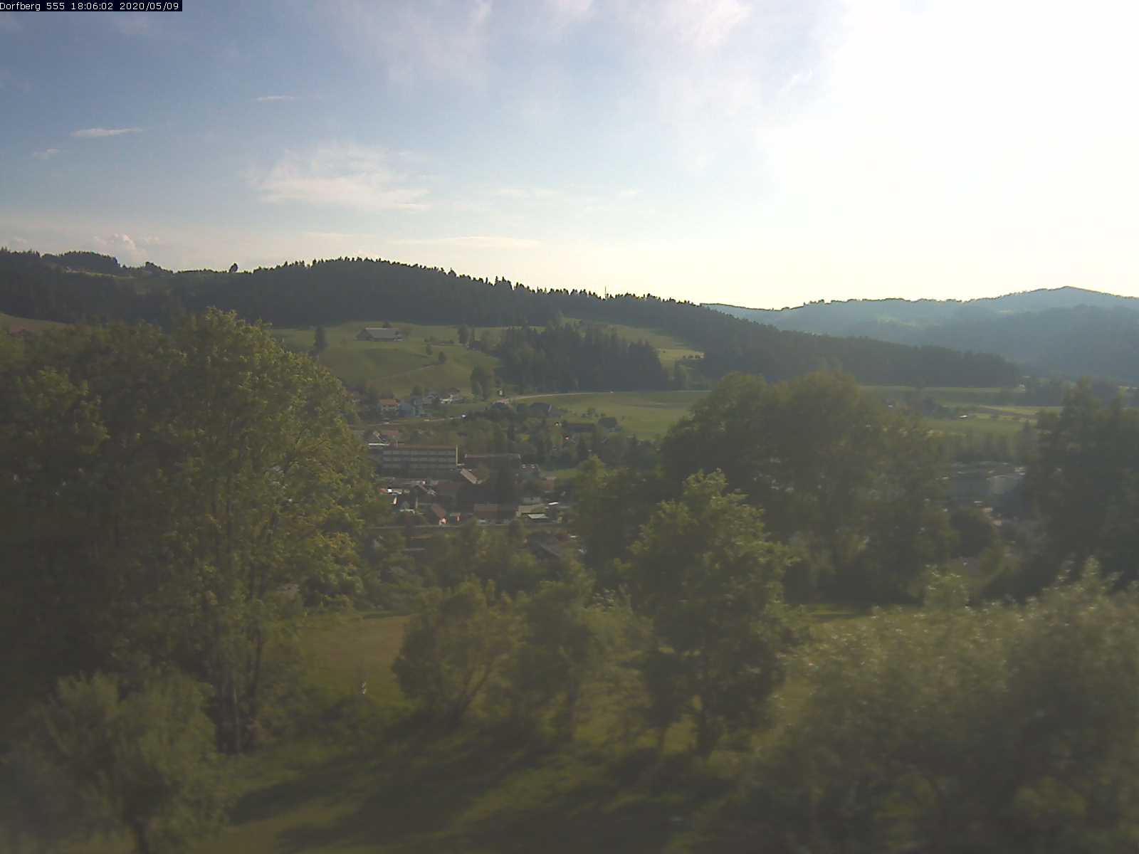 Webcam-Bild: Aussicht vom Dorfberg in Langnau 20200509-180601