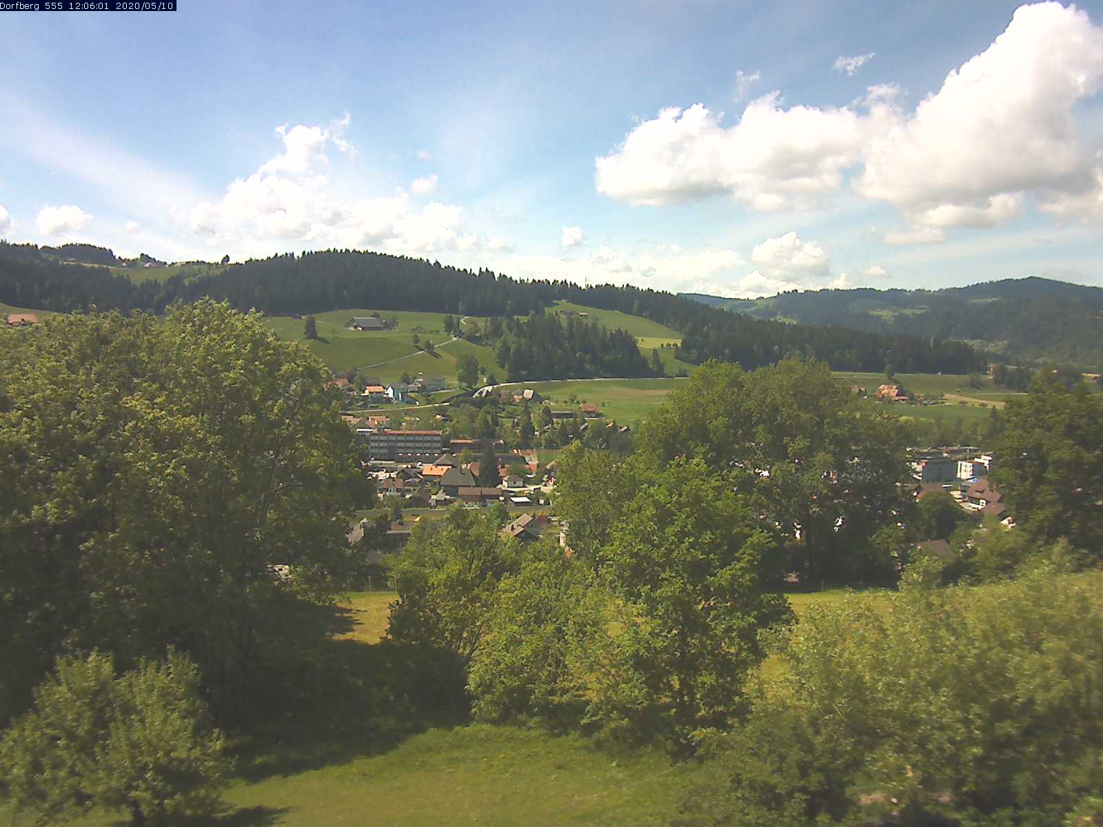 Webcam-Bild: Aussicht vom Dorfberg in Langnau 20200510-120601