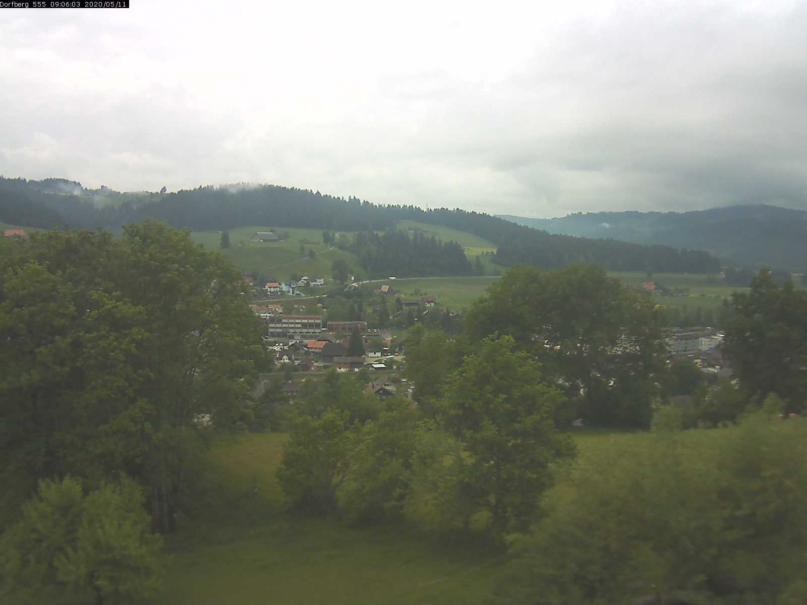 Webcam-Bild: Aussicht vom Dorfberg in Langnau 20200511-090601
