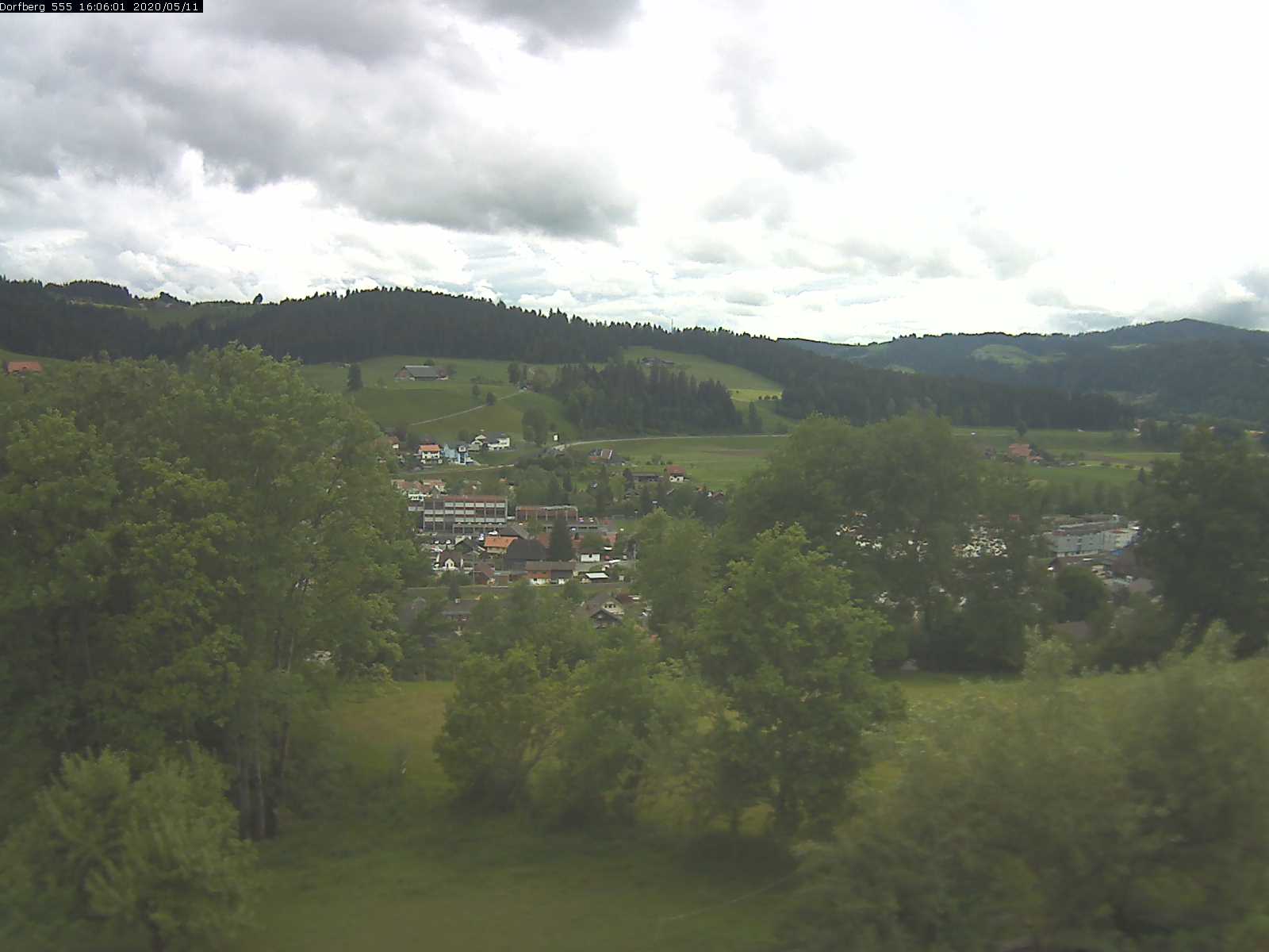 Webcam-Bild: Aussicht vom Dorfberg in Langnau 20200511-160601