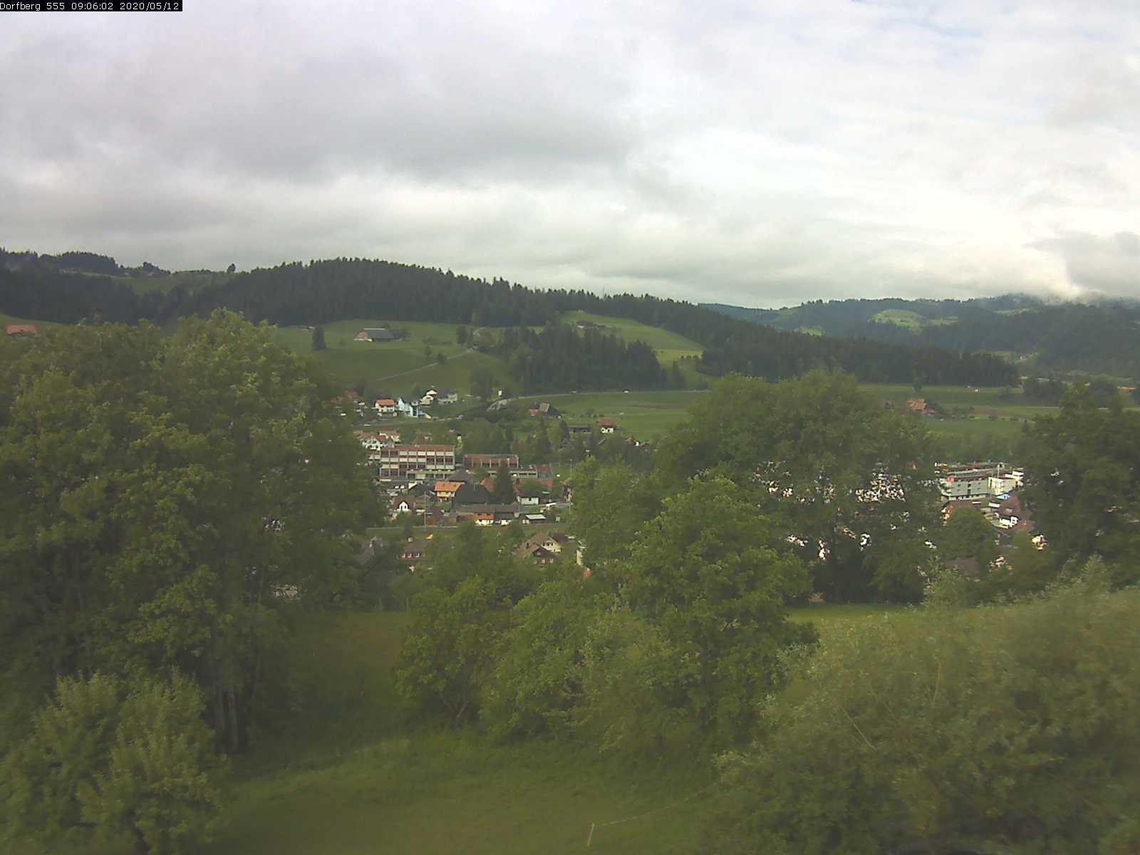 Webcam-Bild: Aussicht vom Dorfberg in Langnau 20200512-090601