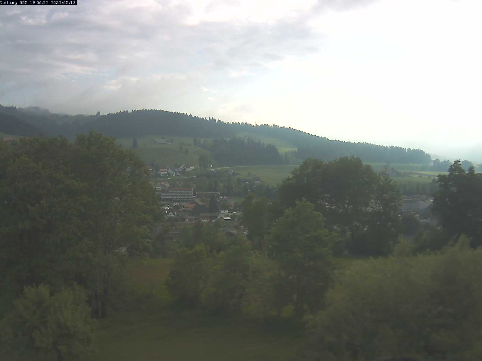 Webcam-Bild: Aussicht vom Dorfberg in Langnau 20200513-180601