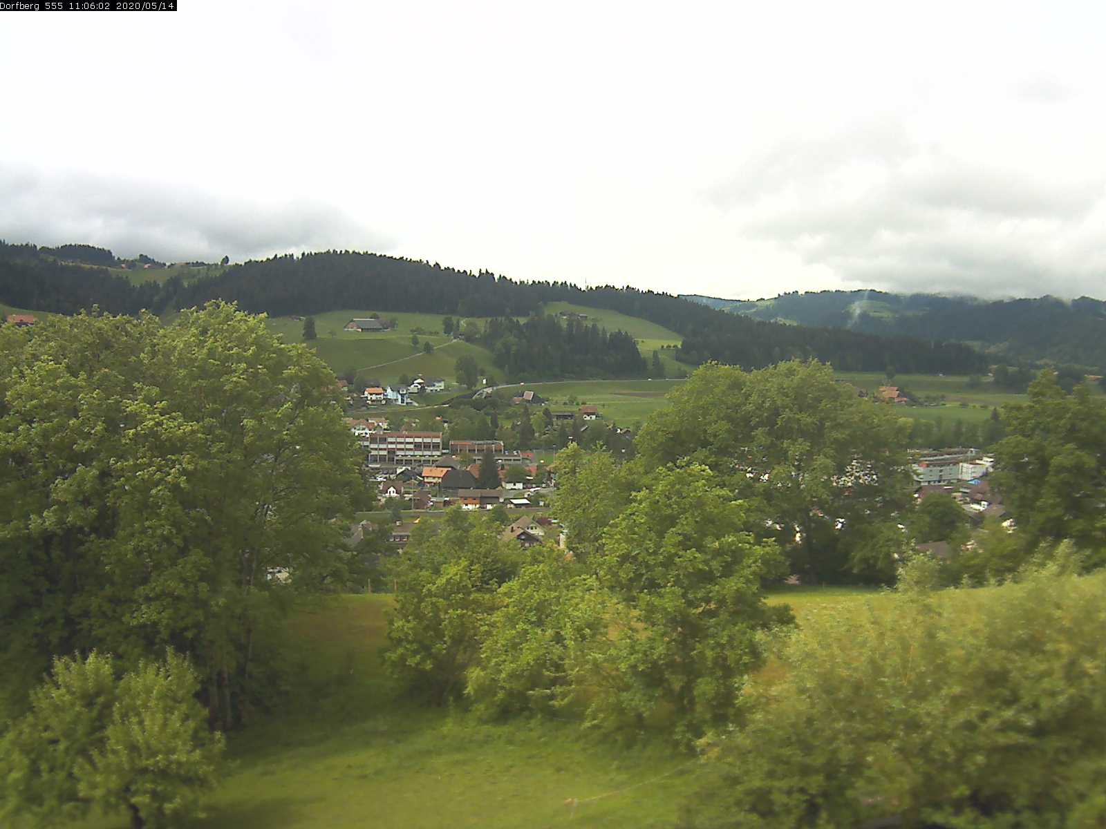 Webcam-Bild: Aussicht vom Dorfberg in Langnau 20200514-110601