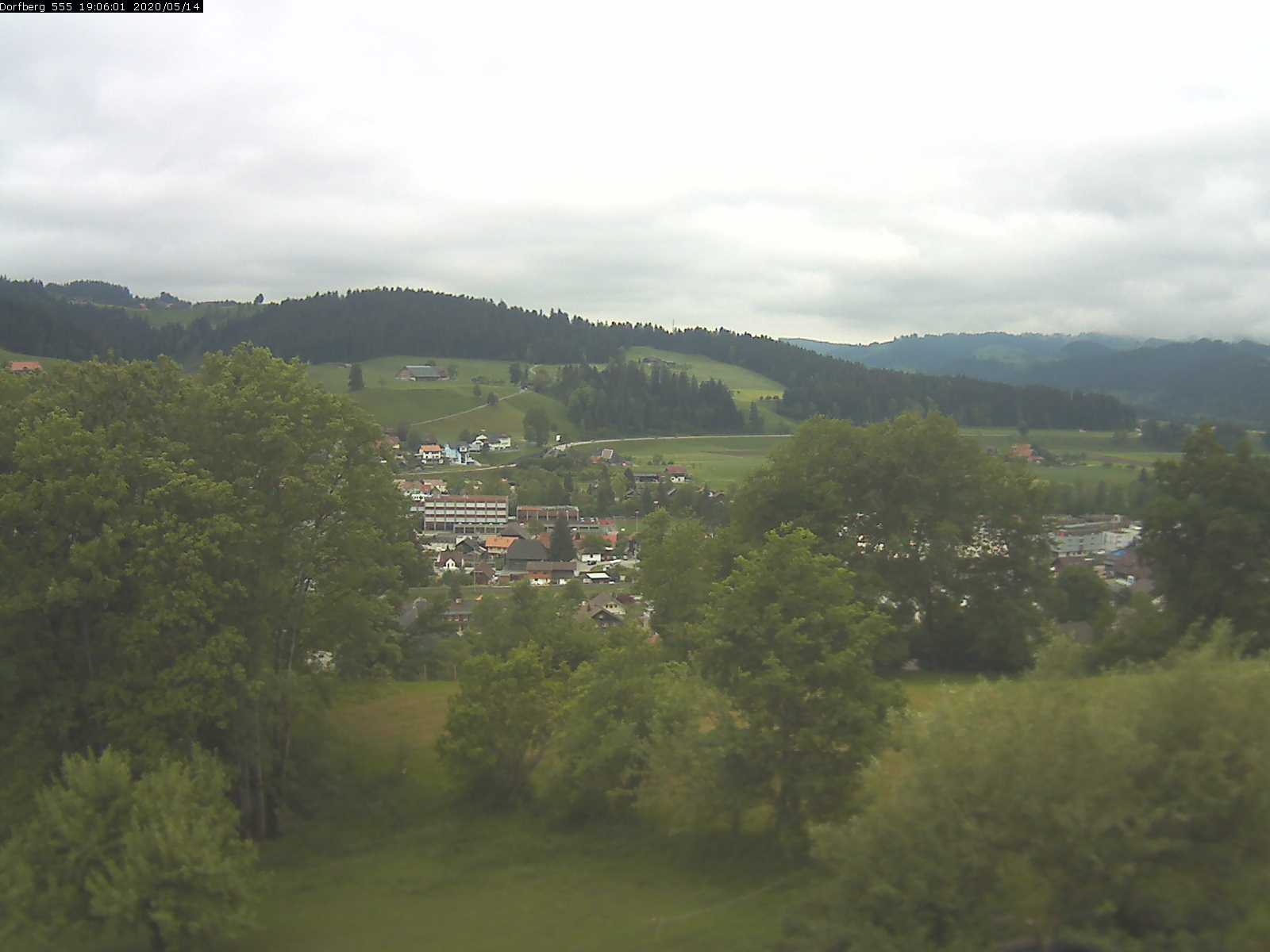 Webcam-Bild: Aussicht vom Dorfberg in Langnau 20200514-190601