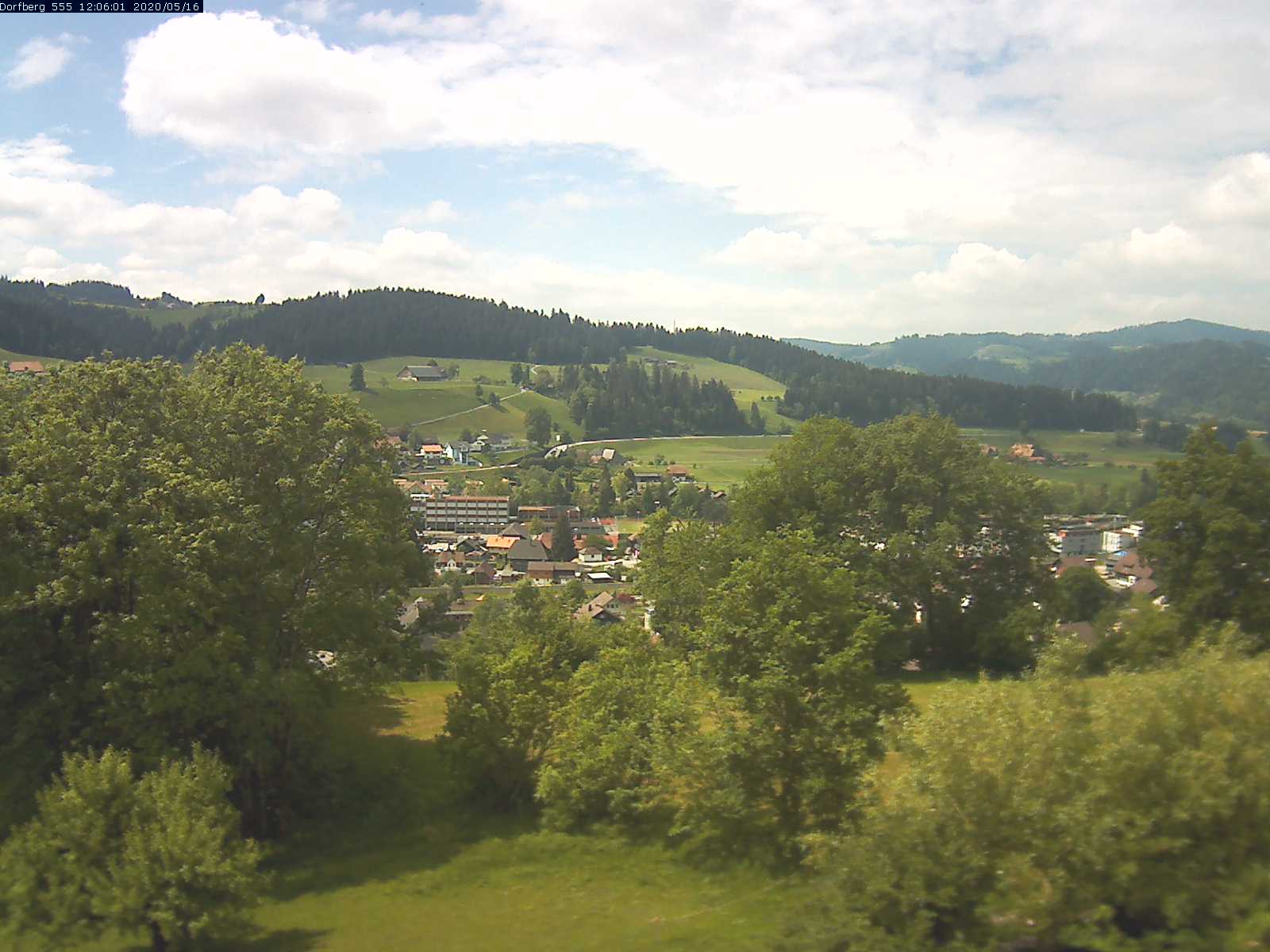 Webcam-Bild: Aussicht vom Dorfberg in Langnau 20200516-120601
