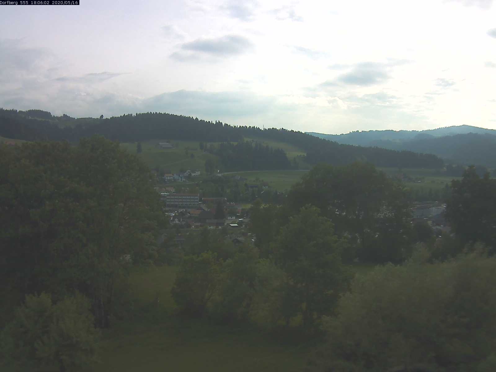 Webcam-Bild: Aussicht vom Dorfberg in Langnau 20200516-180601