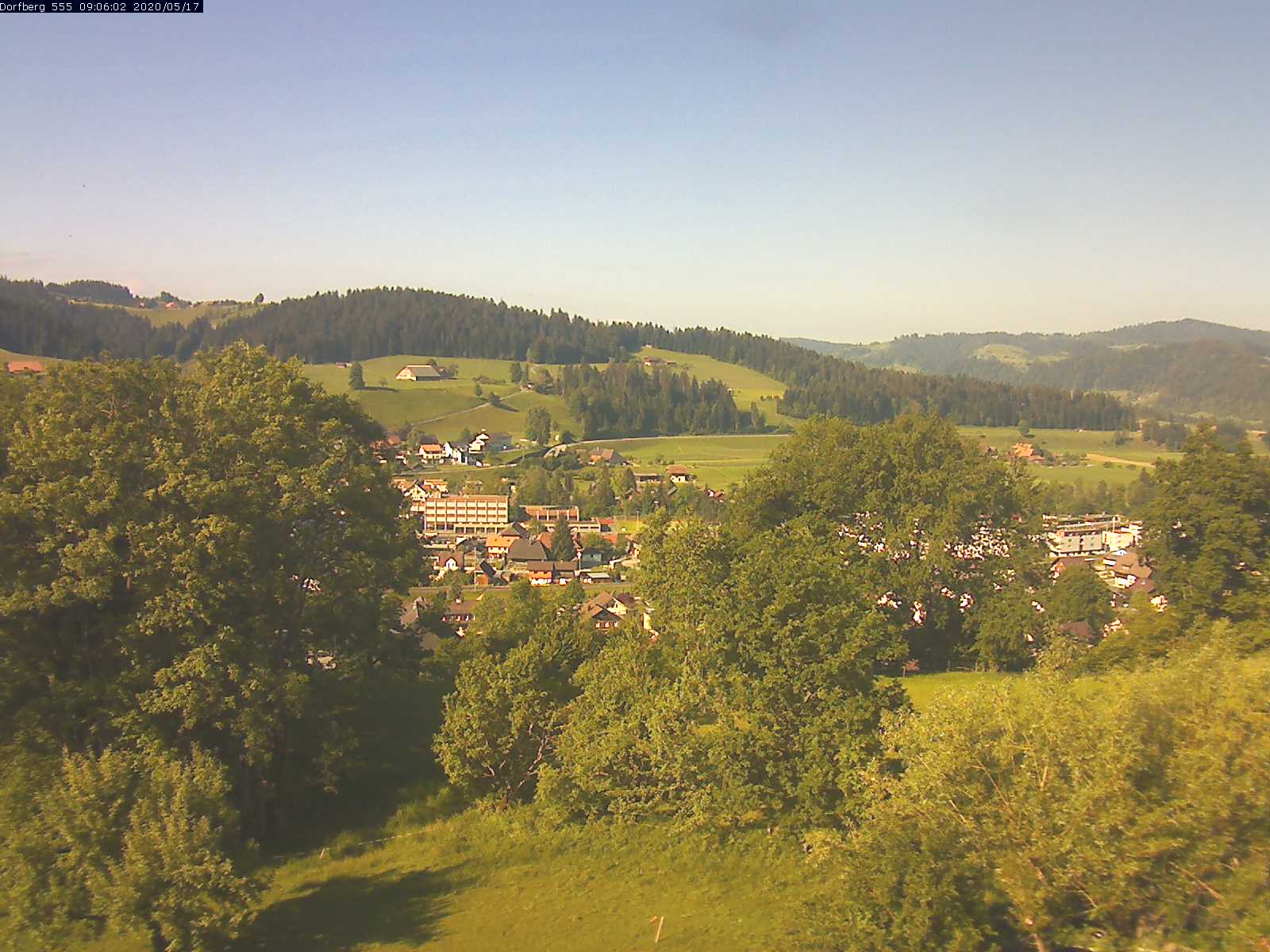 Webcam-Bild: Aussicht vom Dorfberg in Langnau 20200517-090601