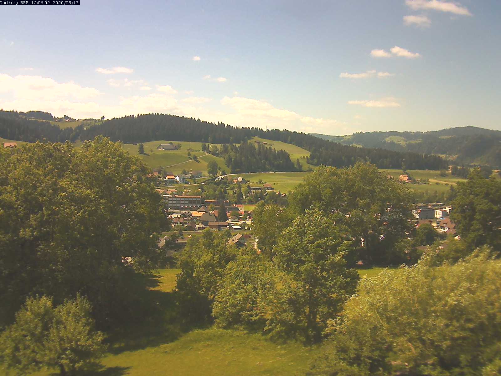 Webcam-Bild: Aussicht vom Dorfberg in Langnau 20200517-120601