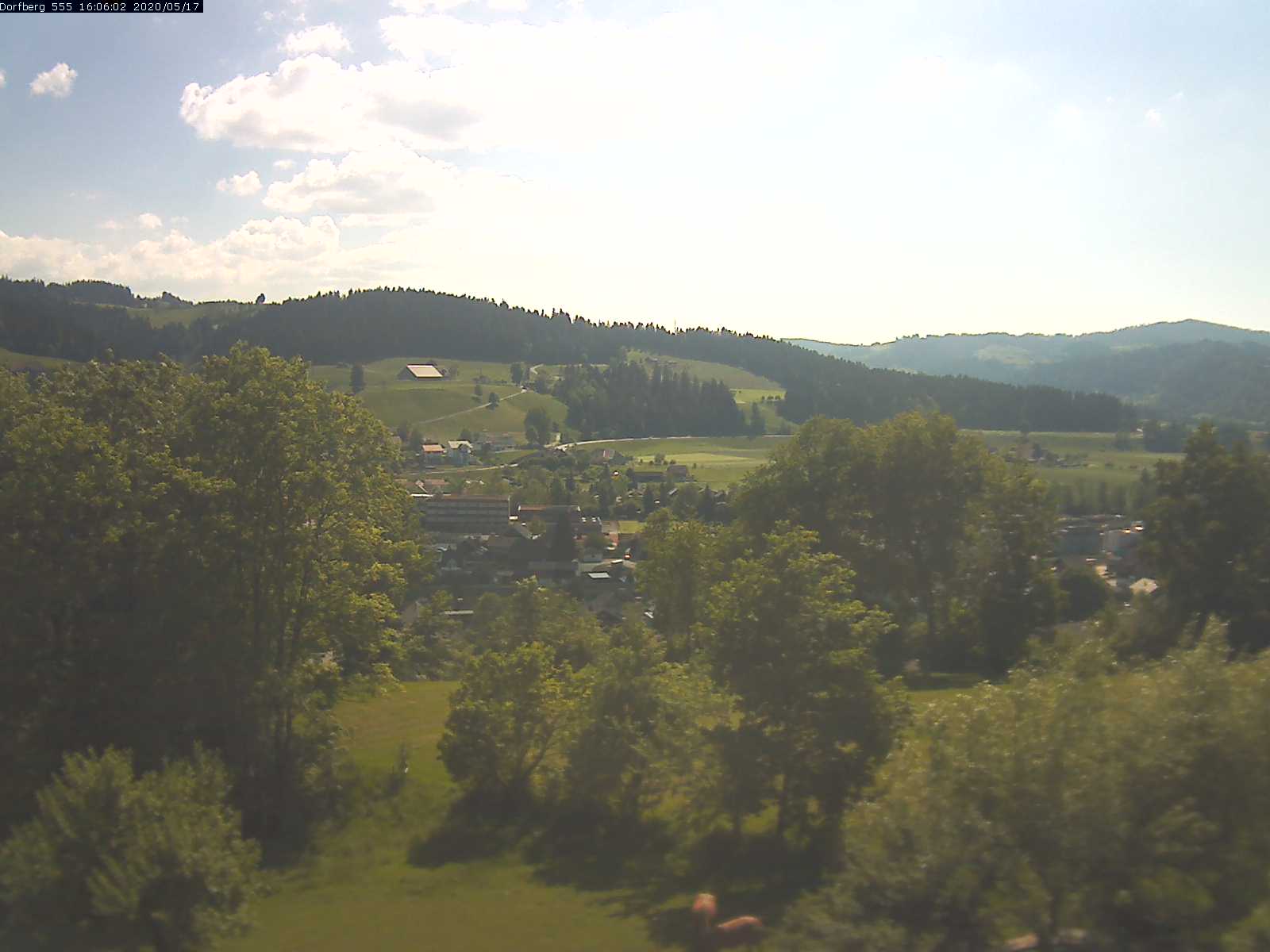 Webcam-Bild: Aussicht vom Dorfberg in Langnau 20200517-160601