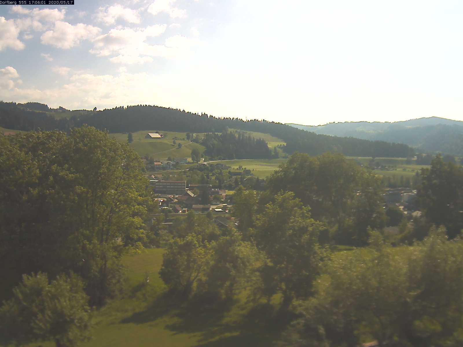 Webcam-Bild: Aussicht vom Dorfberg in Langnau 20200517-170601