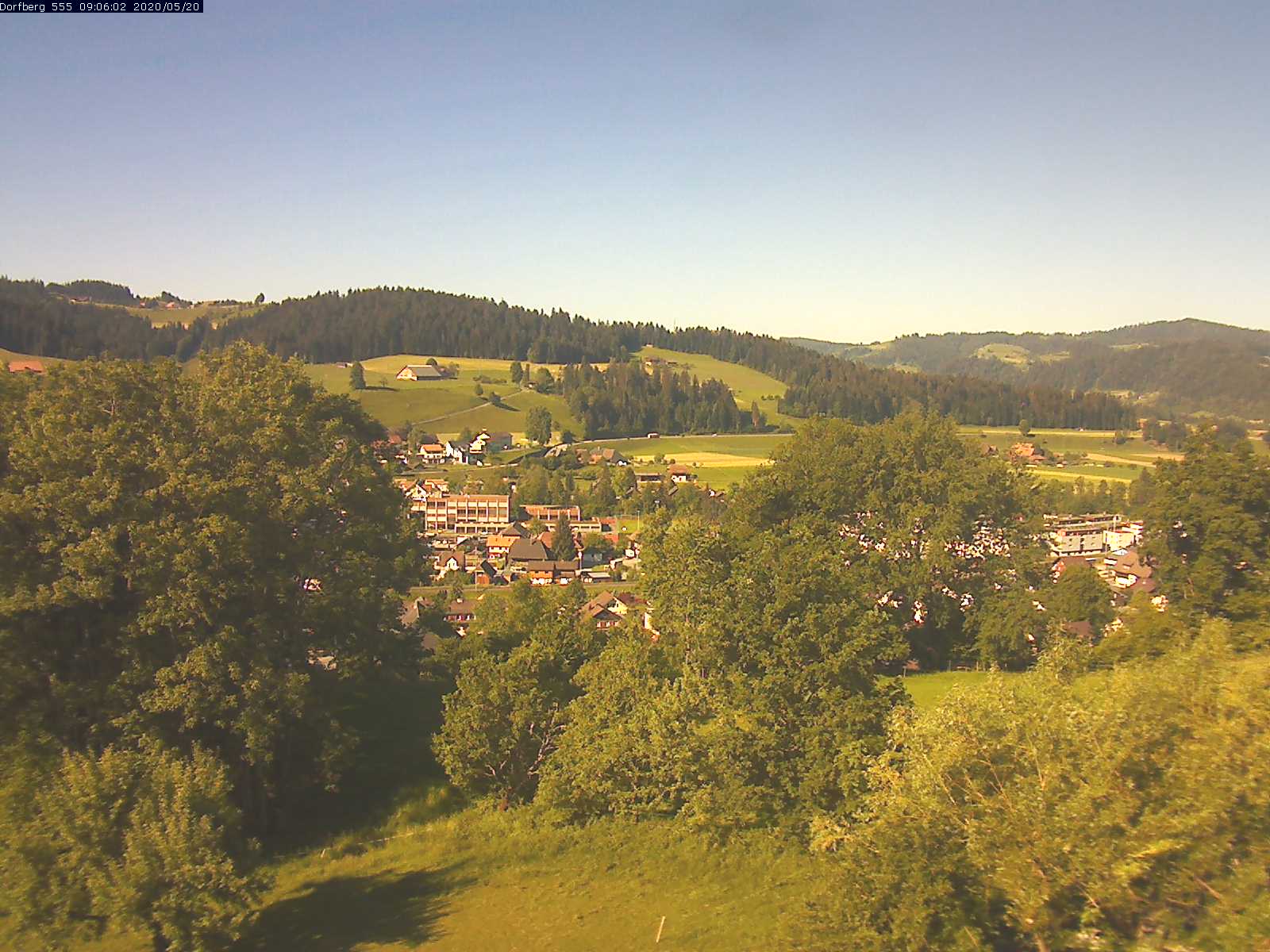 Webcam-Bild: Aussicht vom Dorfberg in Langnau 20200520-090601