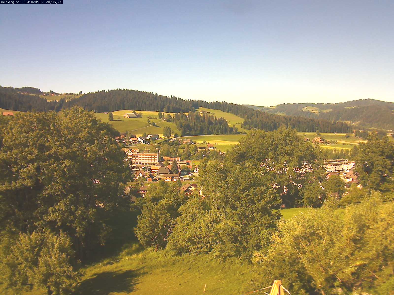 Webcam-Bild: Aussicht vom Dorfberg in Langnau 20200521-090601
