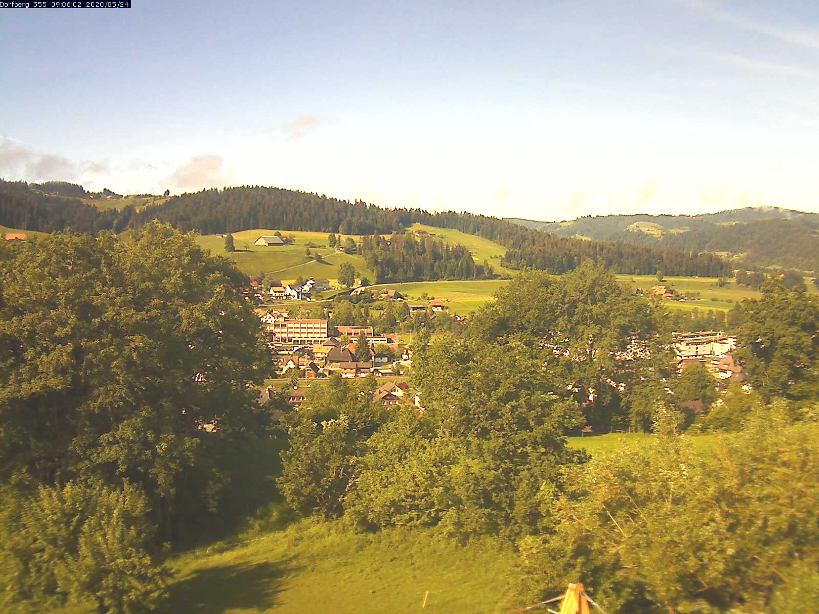 Webcam-Bild: Aussicht vom Dorfberg in Langnau 20200524-090601