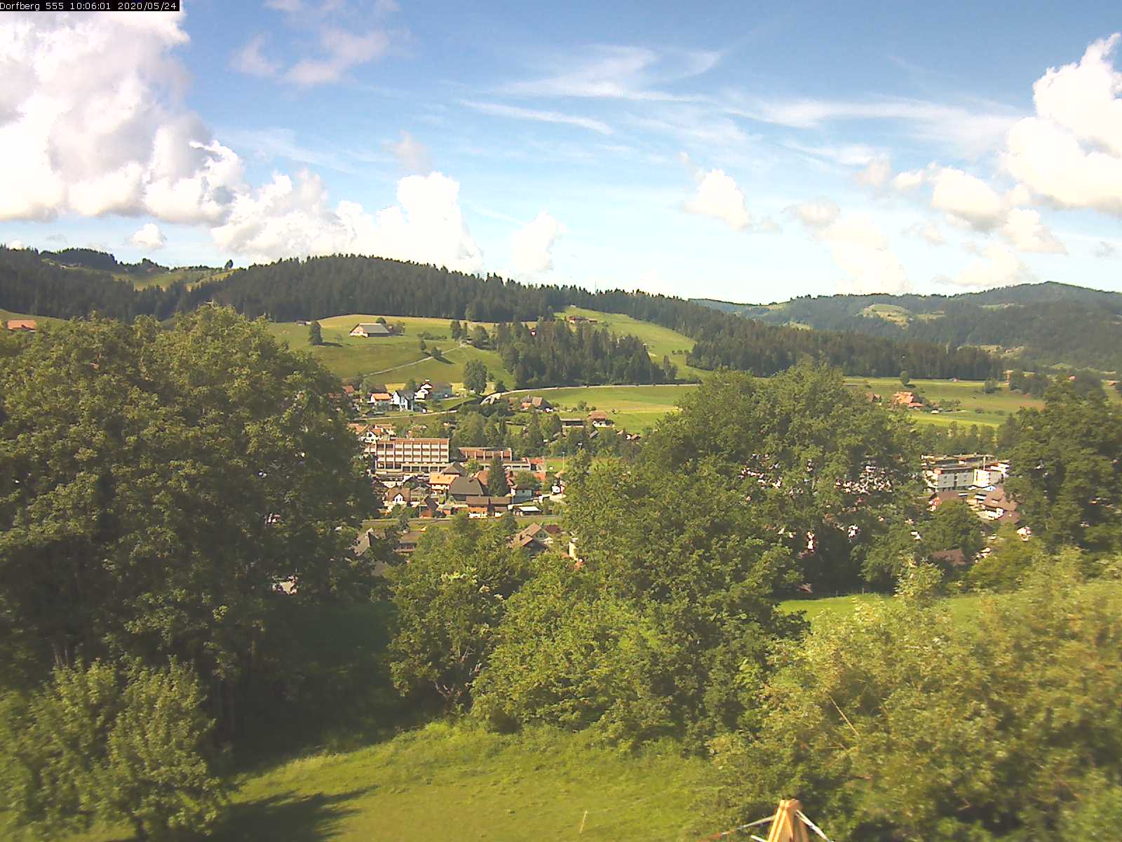 Webcam-Bild: Aussicht vom Dorfberg in Langnau 20200524-100601