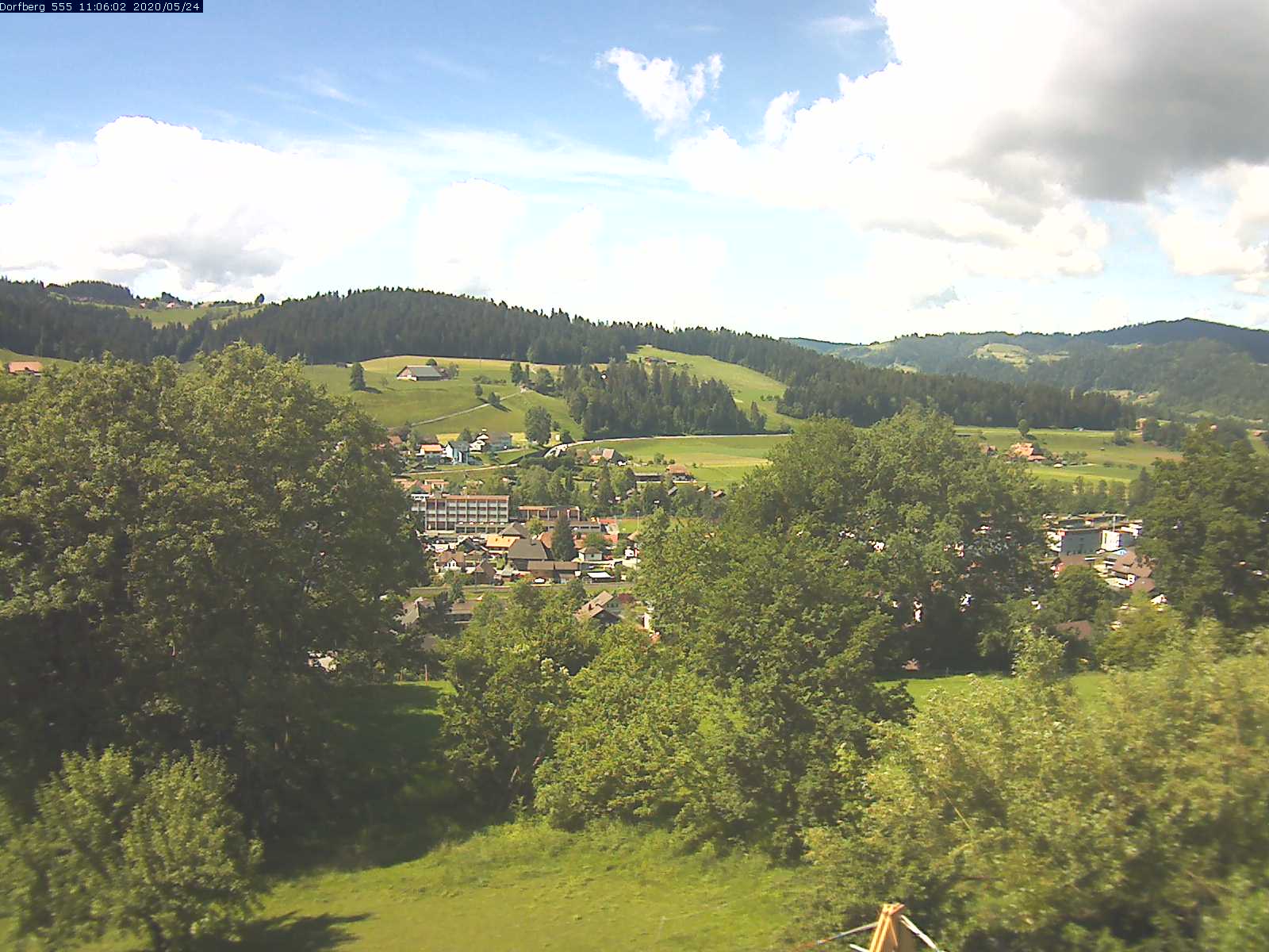 Webcam-Bild: Aussicht vom Dorfberg in Langnau 20200524-110601