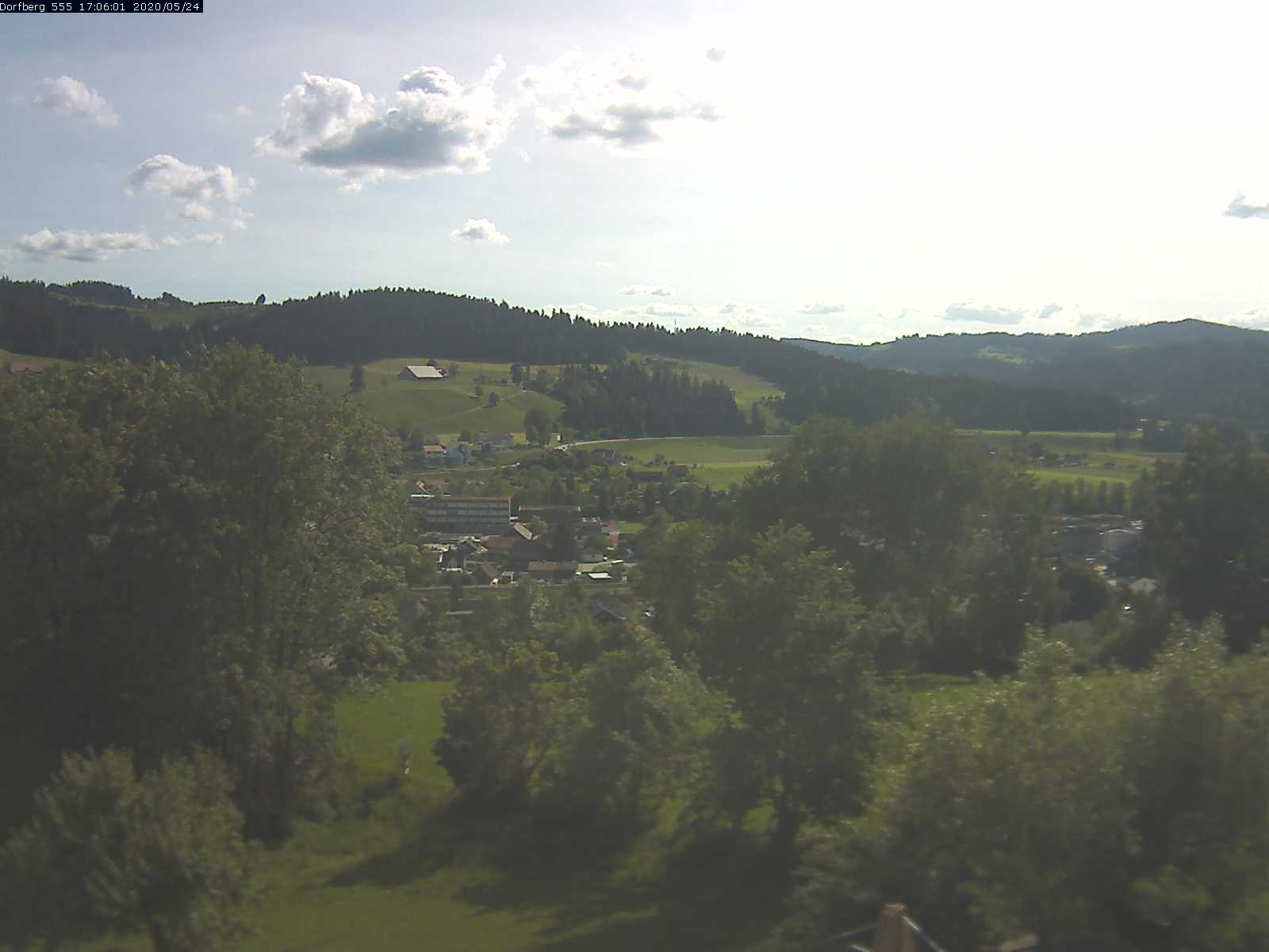 Webcam-Bild: Aussicht vom Dorfberg in Langnau 20200524-170601