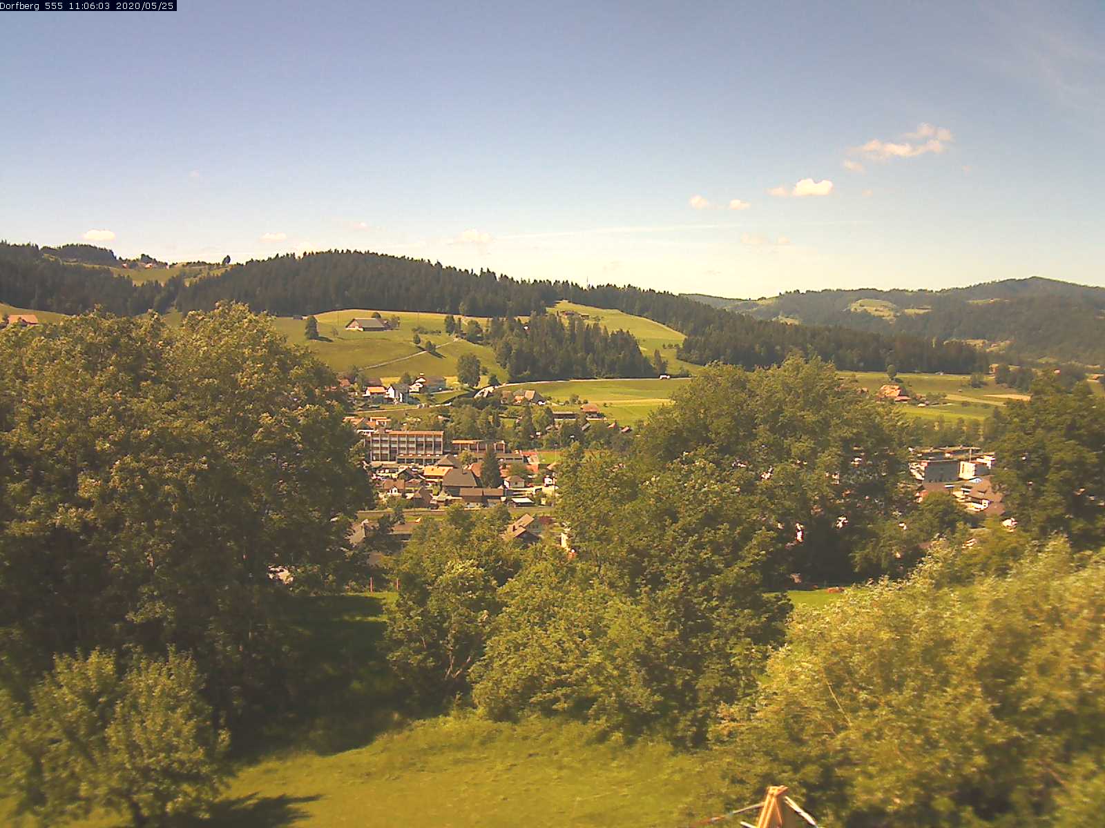 Webcam-Bild: Aussicht vom Dorfberg in Langnau 20200525-110602