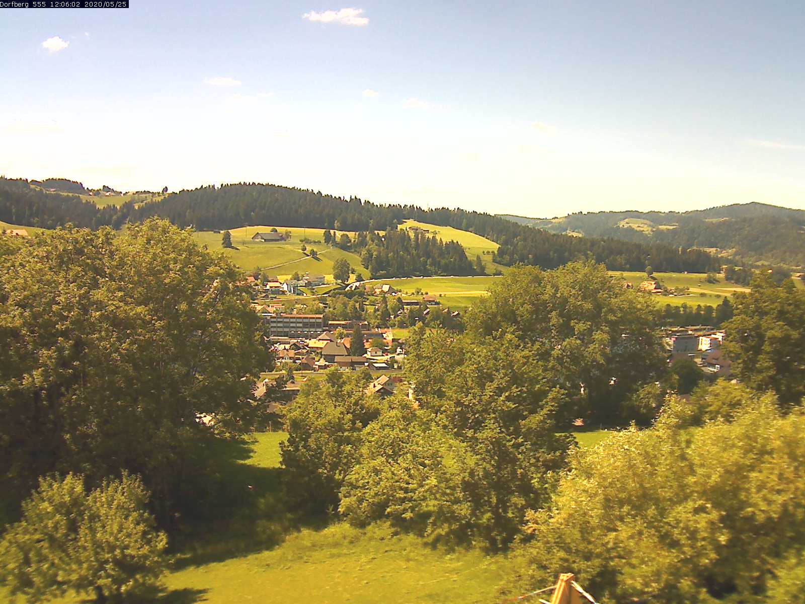 Webcam-Bild: Aussicht vom Dorfberg in Langnau 20200525-120601
