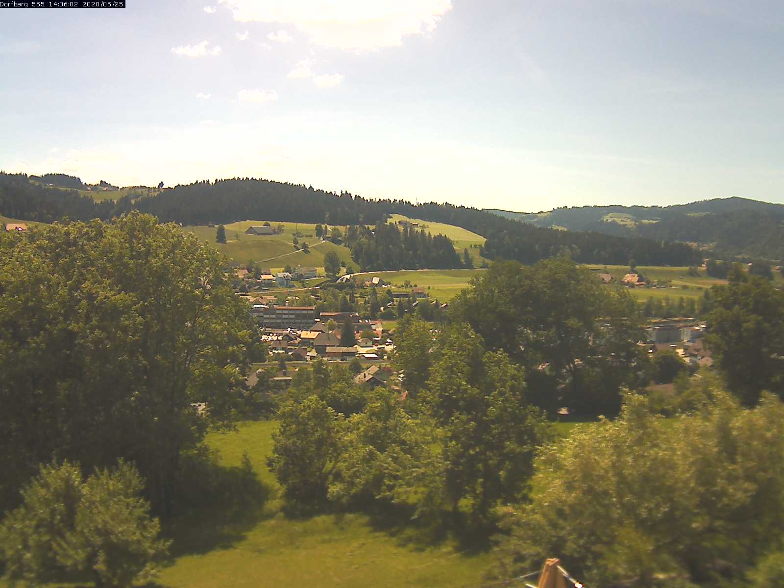 Webcam-Bild: Aussicht vom Dorfberg in Langnau 20200525-140601