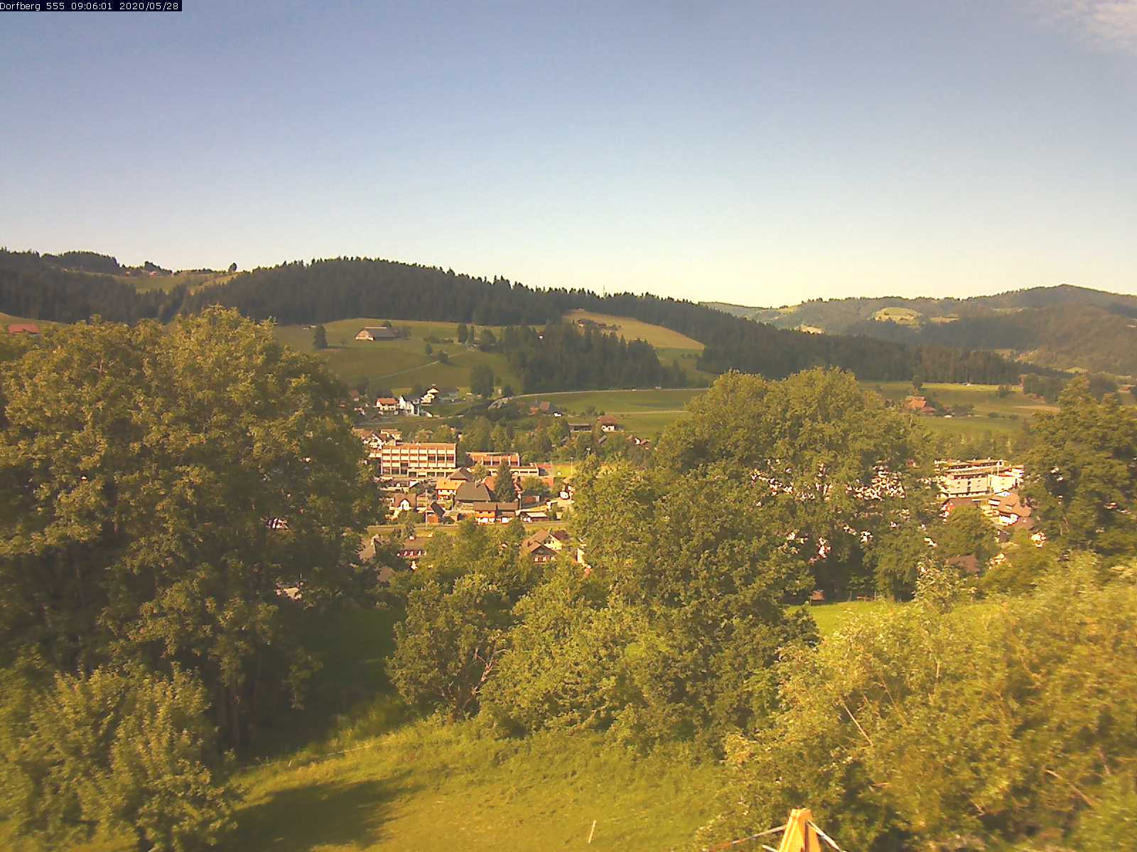 Webcam-Bild: Aussicht vom Dorfberg in Langnau 20200528-090601