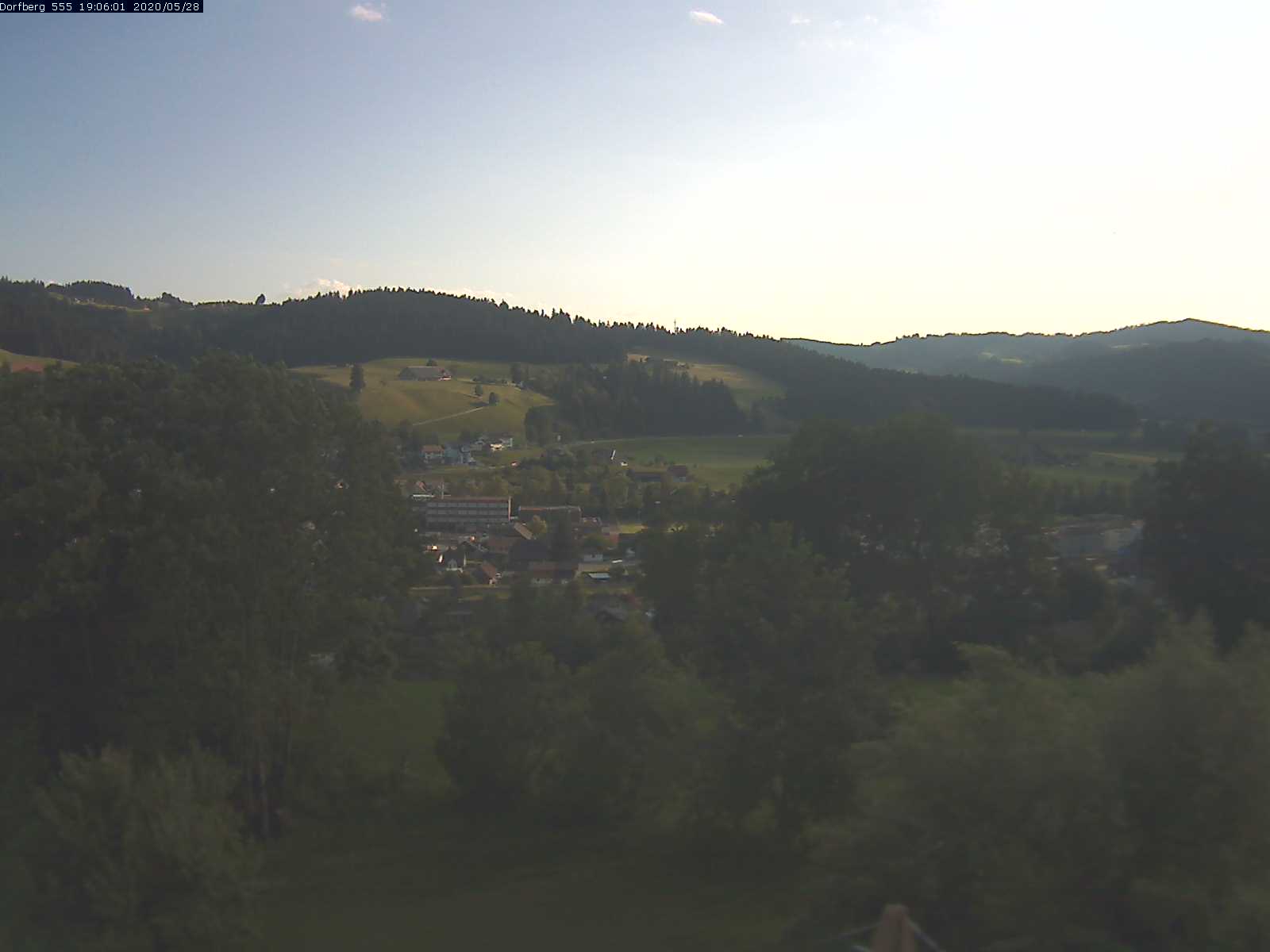 Webcam-Bild: Aussicht vom Dorfberg in Langnau 20200528-190601