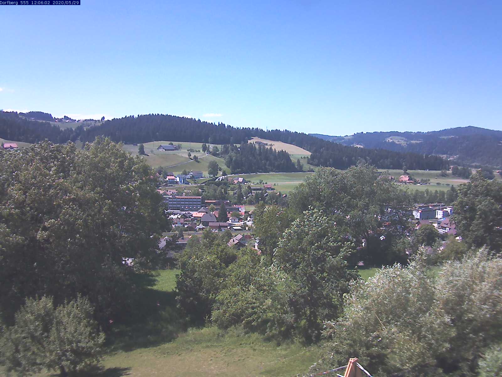 Webcam-Bild: Aussicht vom Dorfberg in Langnau 20200529-120601