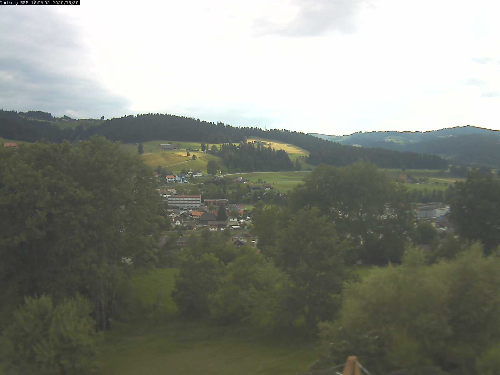 Webcam-Bild: Aussicht vom Dorfberg in Langnau 20200530-180601