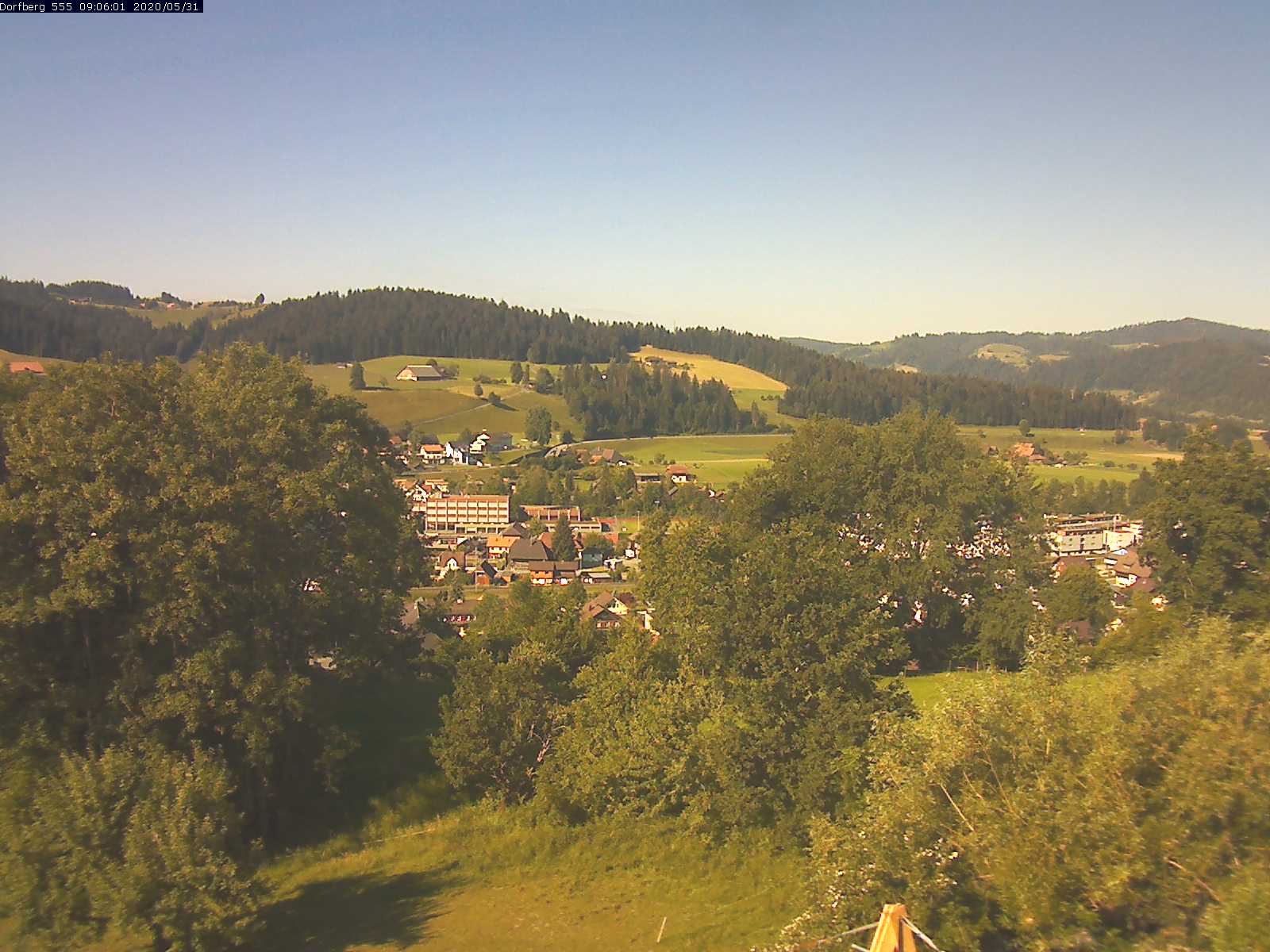 Webcam-Bild: Aussicht vom Dorfberg in Langnau 20200531-090601