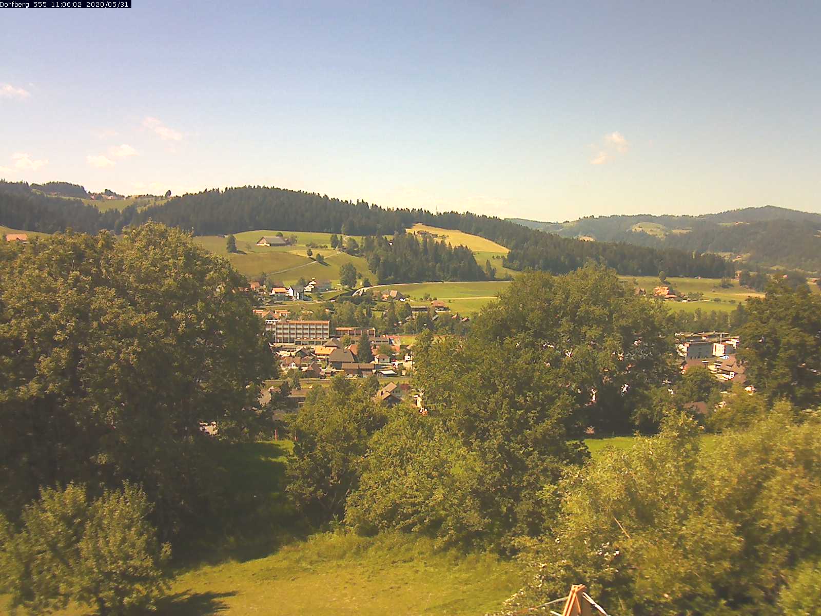 Webcam-Bild: Aussicht vom Dorfberg in Langnau 20200531-110602