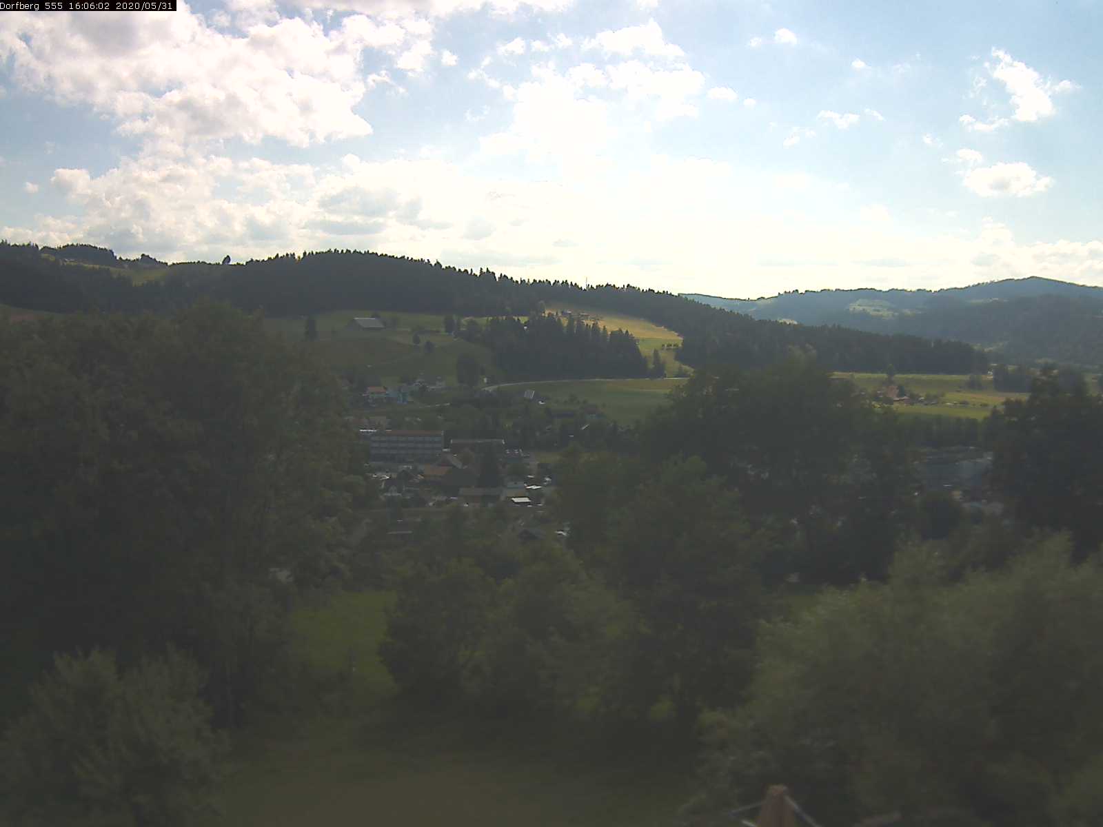 Webcam-Bild: Aussicht vom Dorfberg in Langnau 20200531-160601